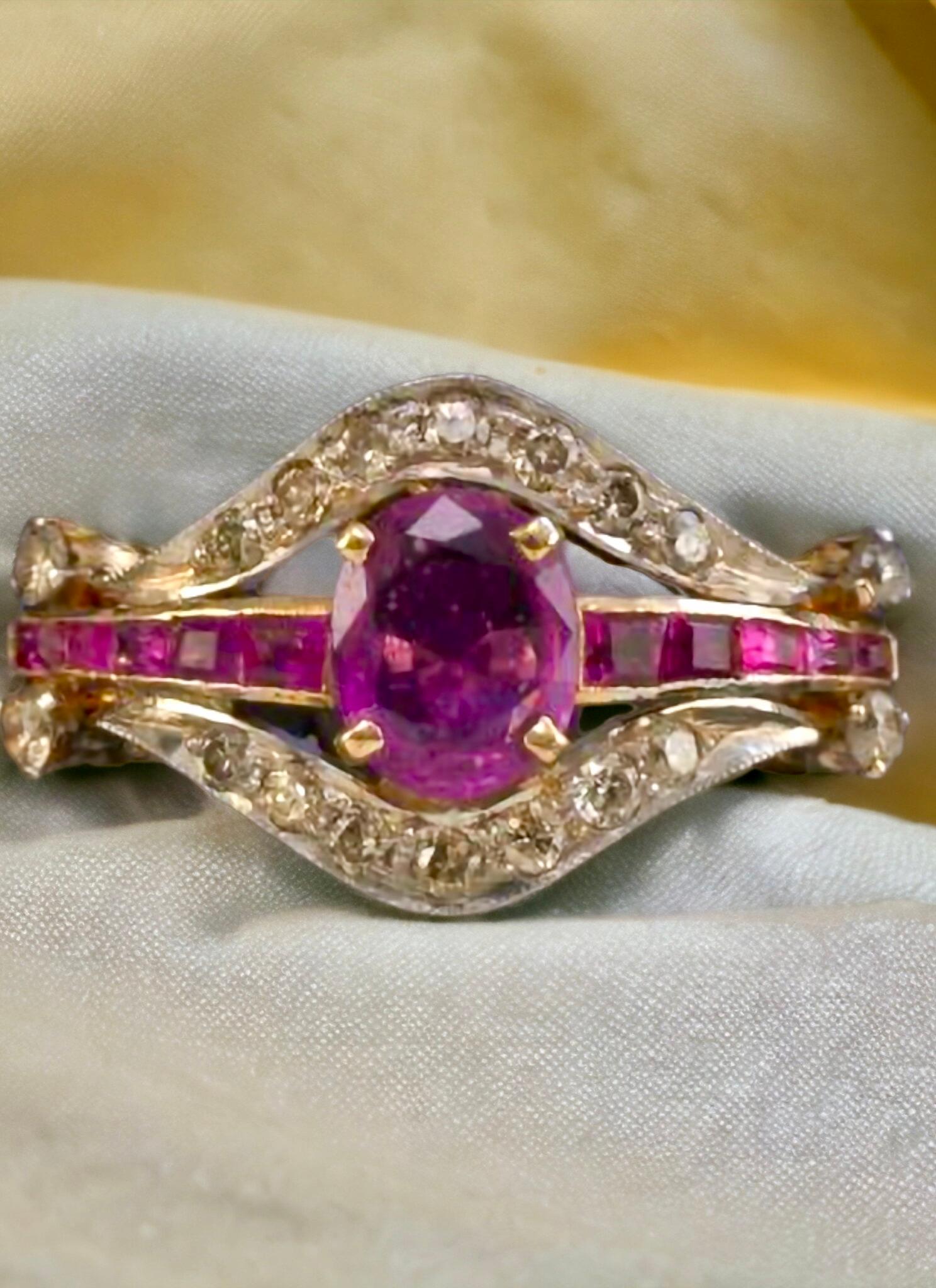 Anillo Eduardiano de Rubí y Racimo de Diamantes. Ca. 1910's Corte oval en venta