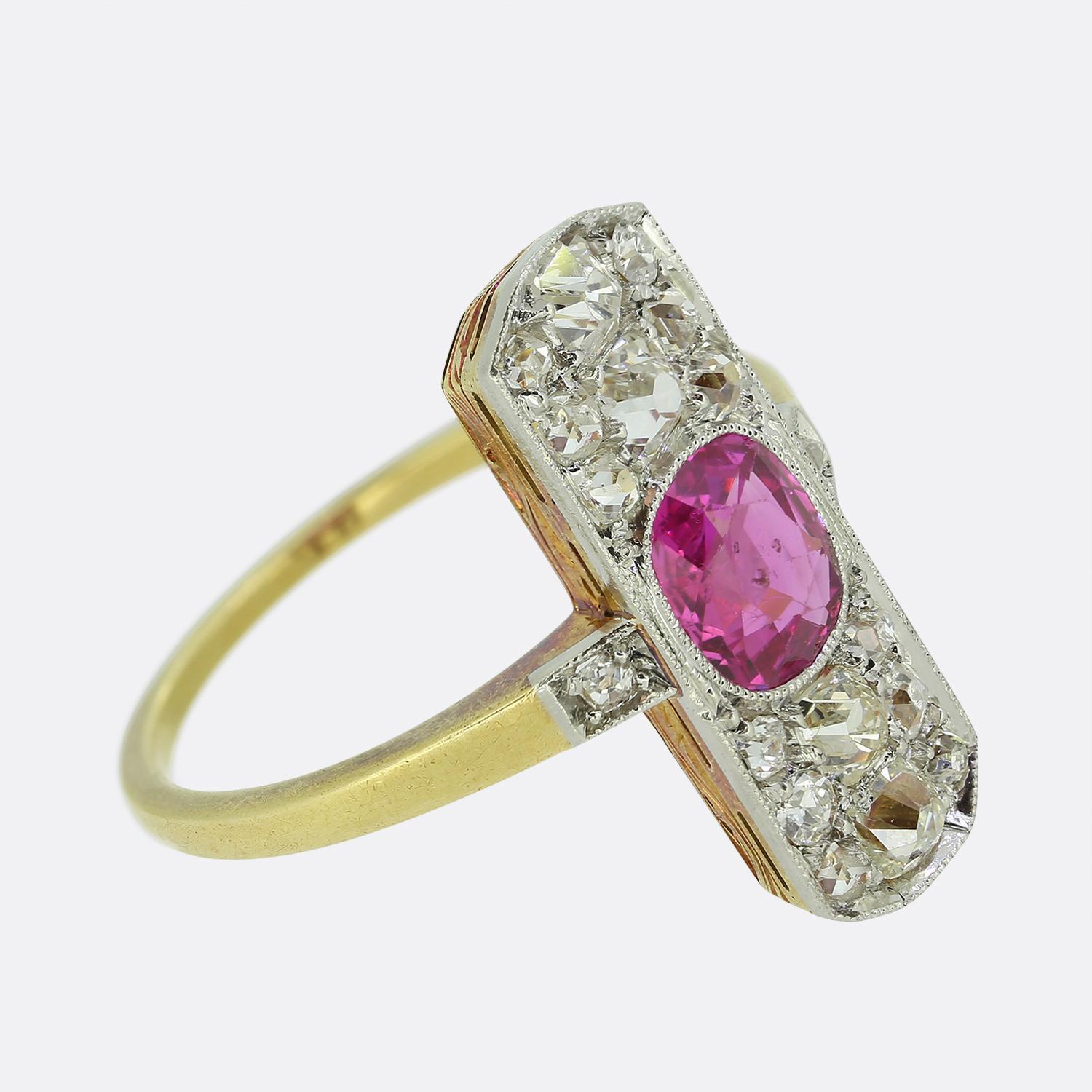 Anillo Eduardiano de Rubí y Racimo de Diamantes Talla antigua