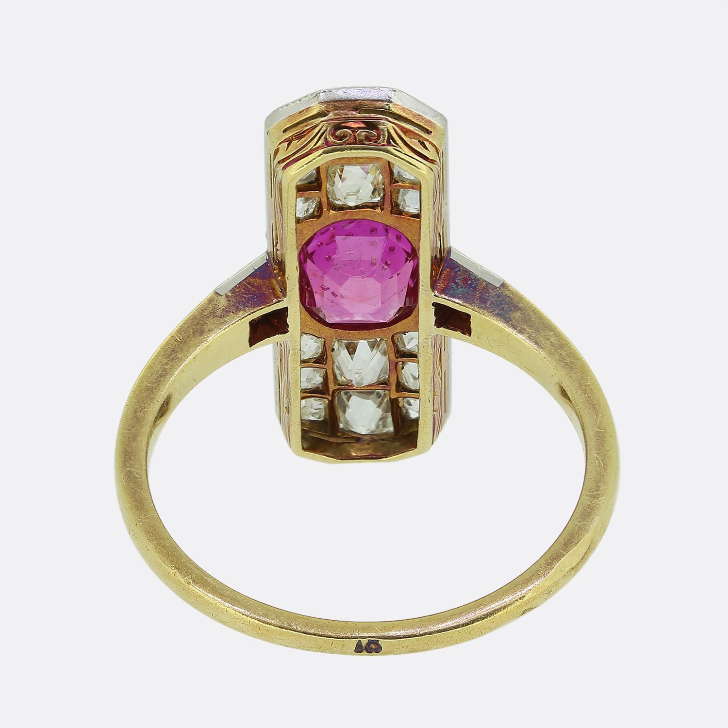 Anillo Eduardiano de Rubí y Racimo de Diamantes en Bueno Estado en London, GB