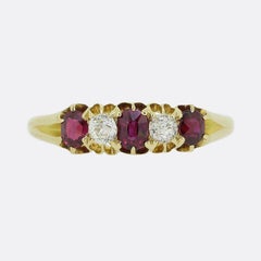 Bague édouardienne à cinq pierres en rubis et diamants