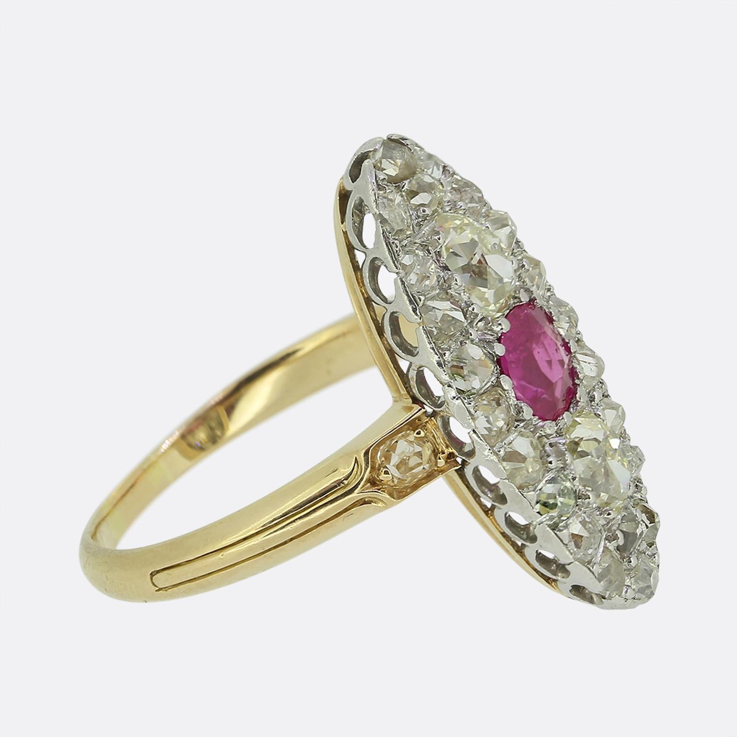 Taille vieille mine Bague navette édouardienne en rubis et diamants en vente