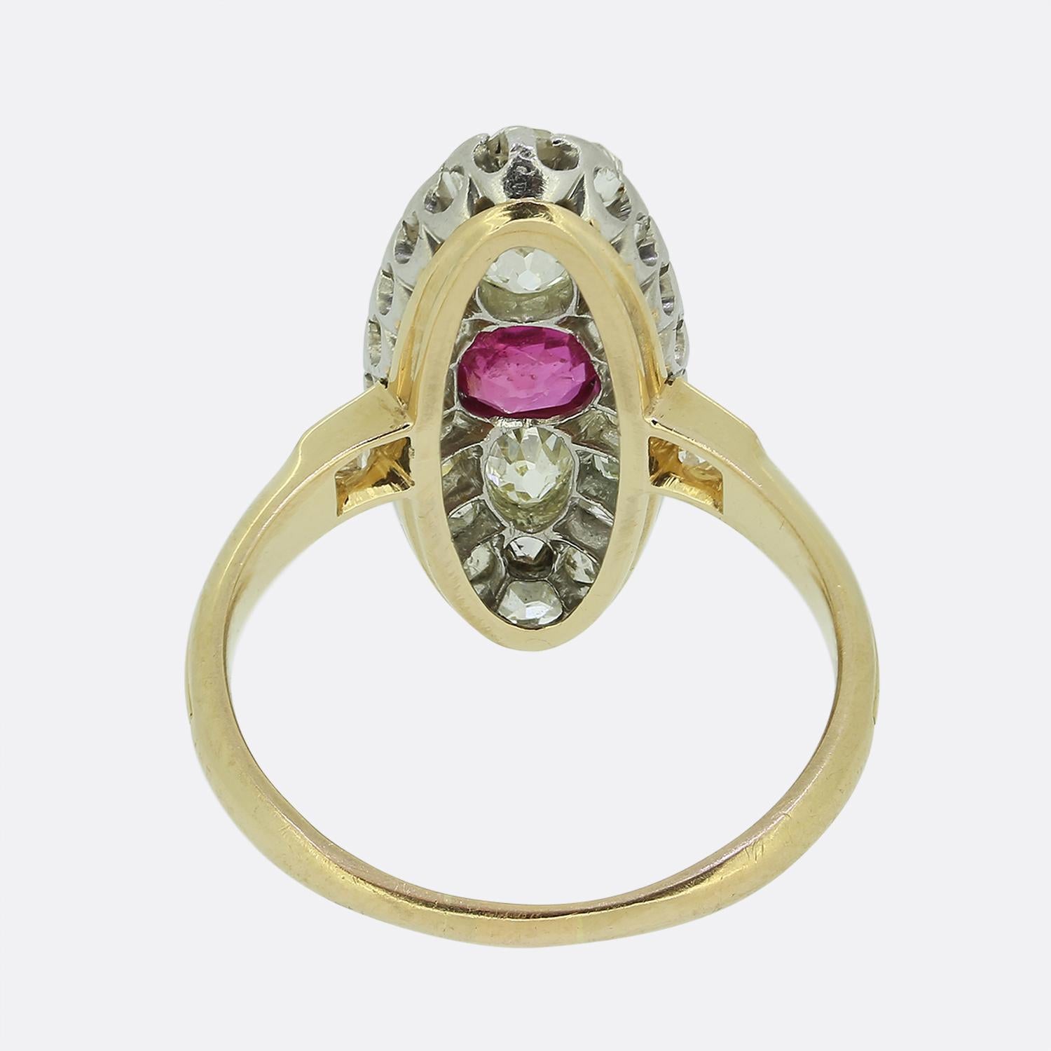 Bague navette édouardienne en rubis et diamants Bon état - En vente à London, GB