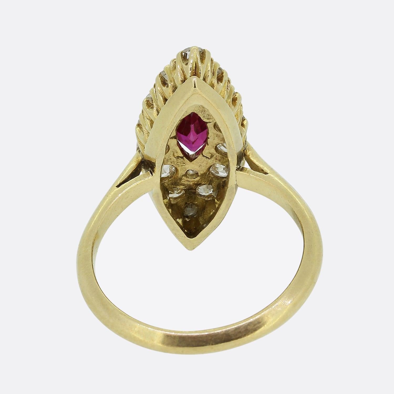 Taille Marquise Bague navette édouardienne en rubis et diamants en vente