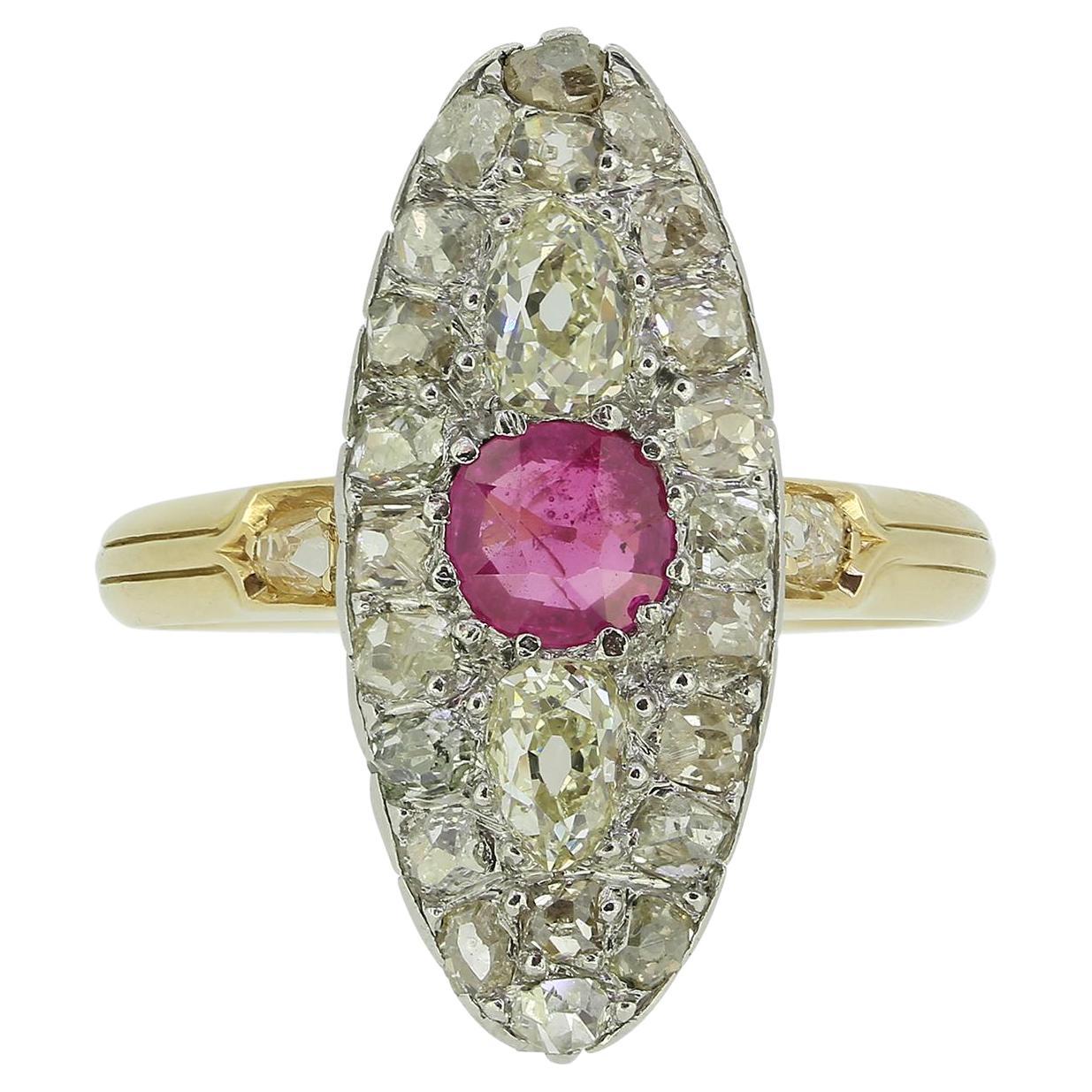 Anillo Eduardiano Navette de Rubíes y Diamantes