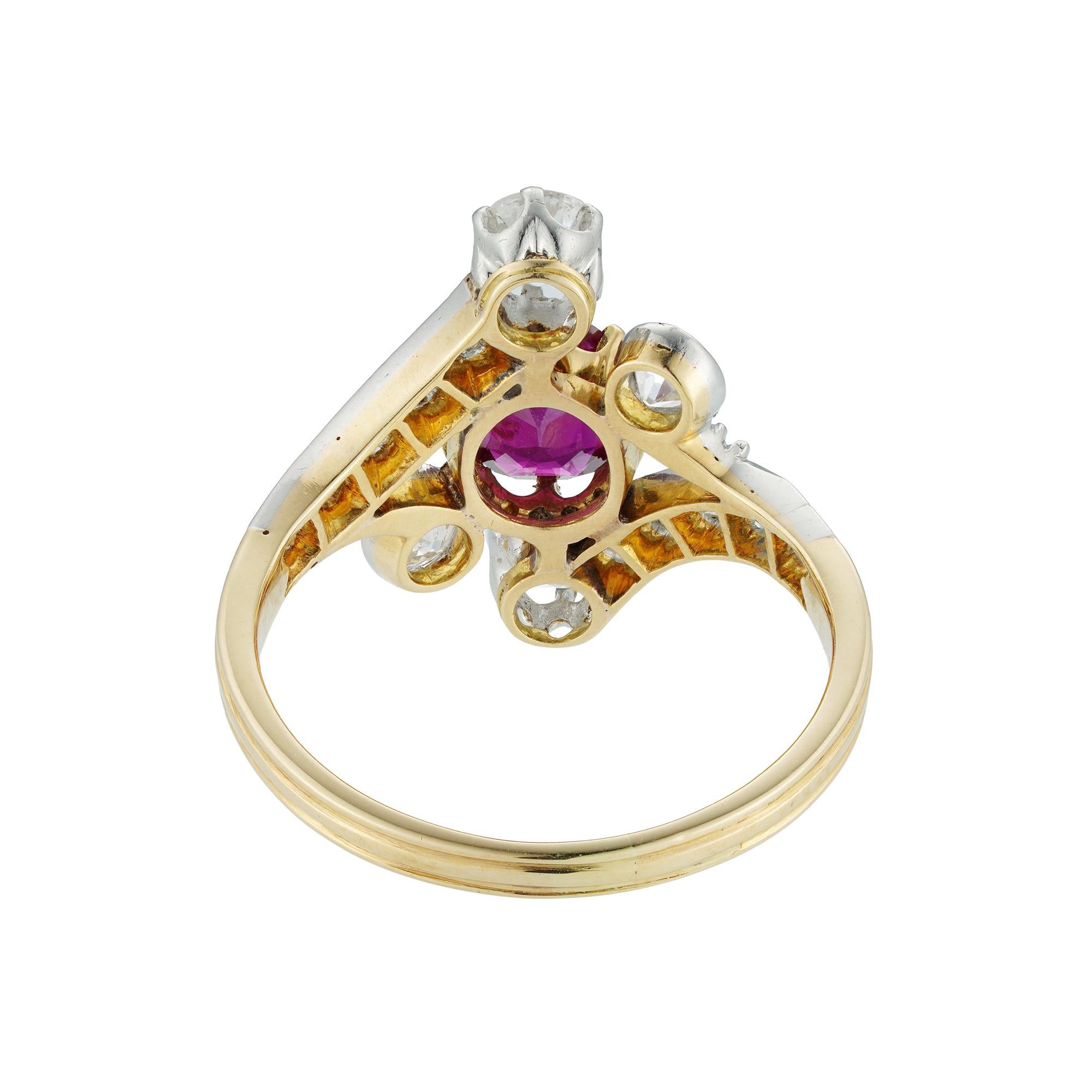 Anillo Eduardiano de Rubíes y Diamantes Corte oval en venta