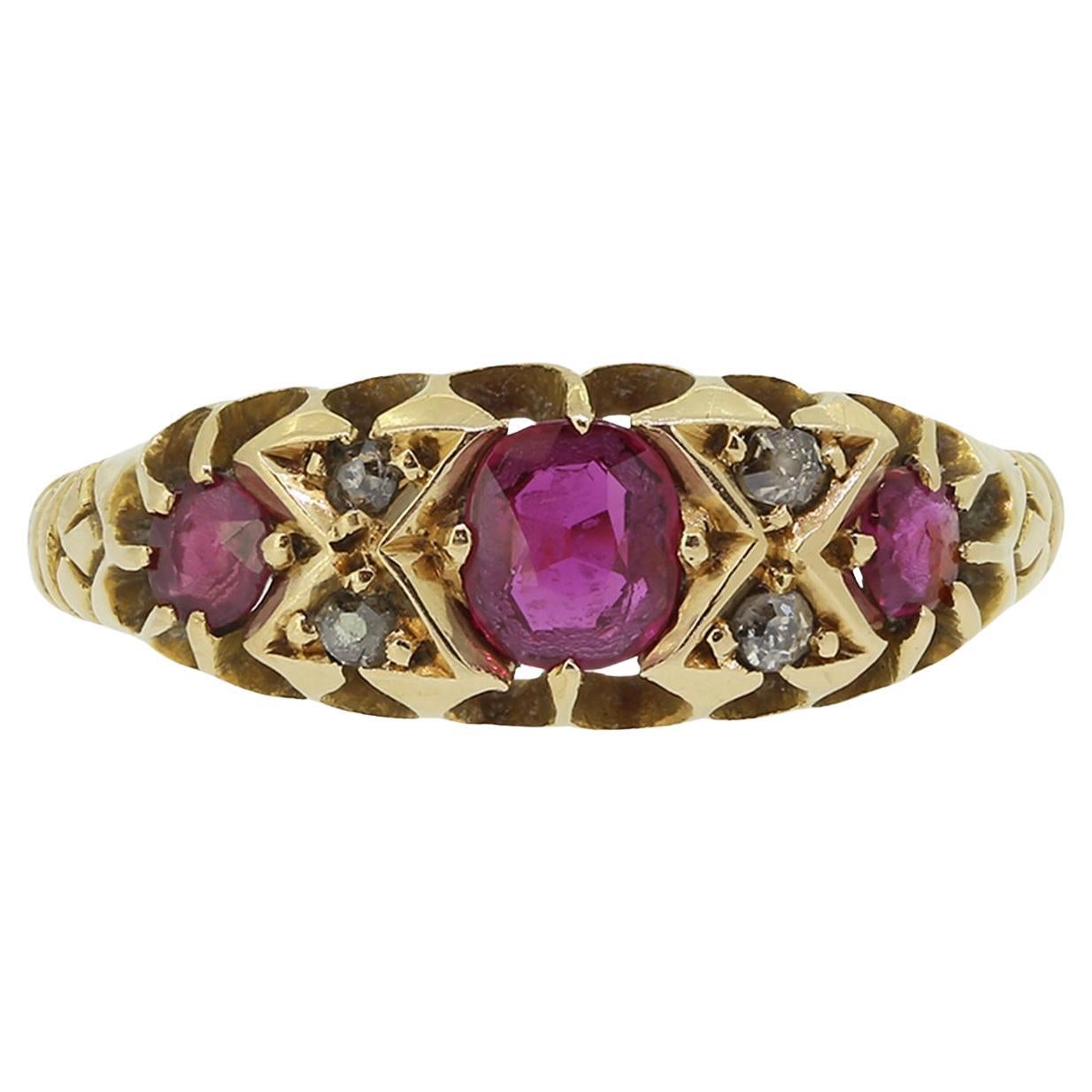 Anillo Eduardiano de Rubíes y Diamantes