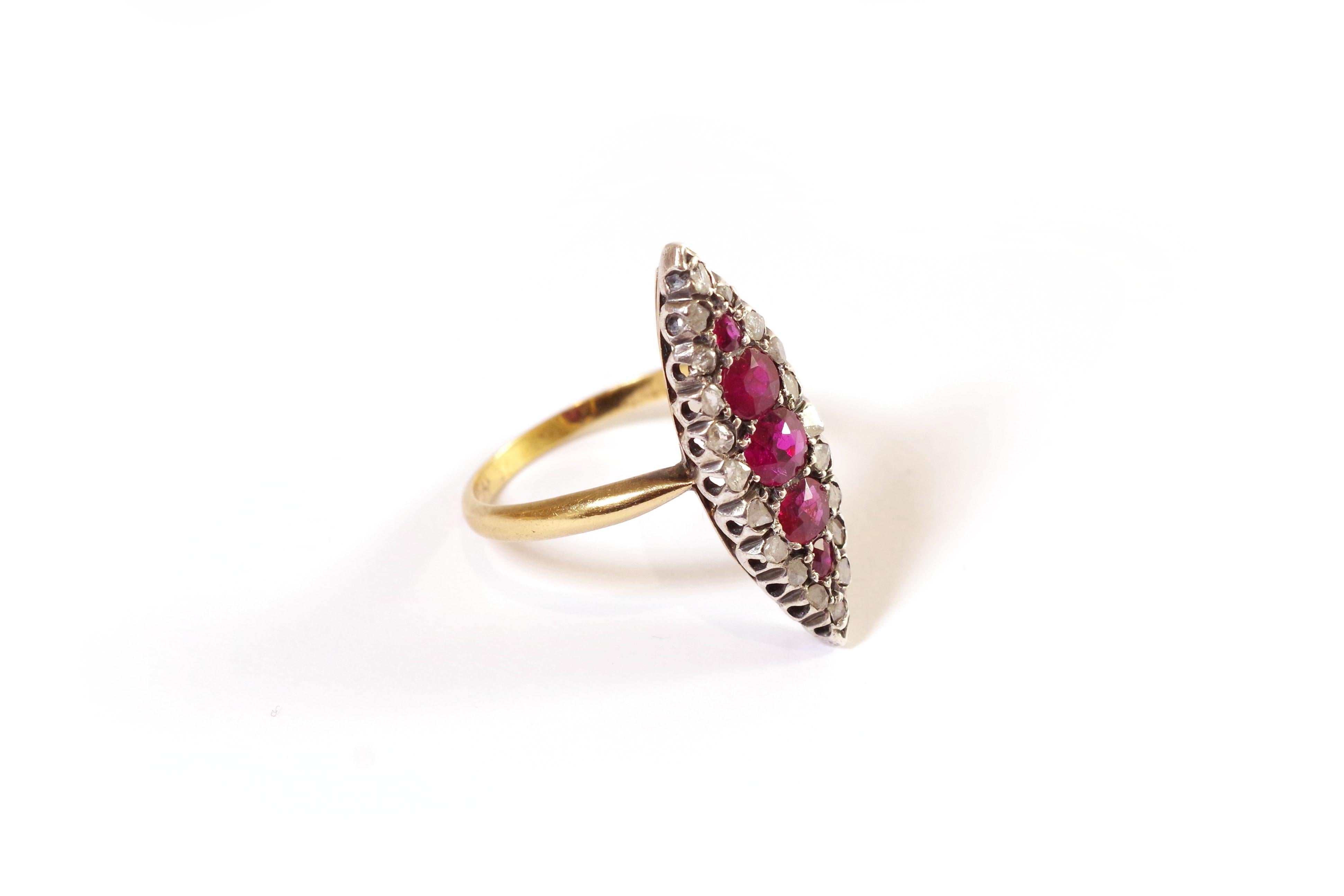Anillo Belle Epoque de oro de 18 quilates y plata con rubí natural y navette de diamantes Corte rosa en venta