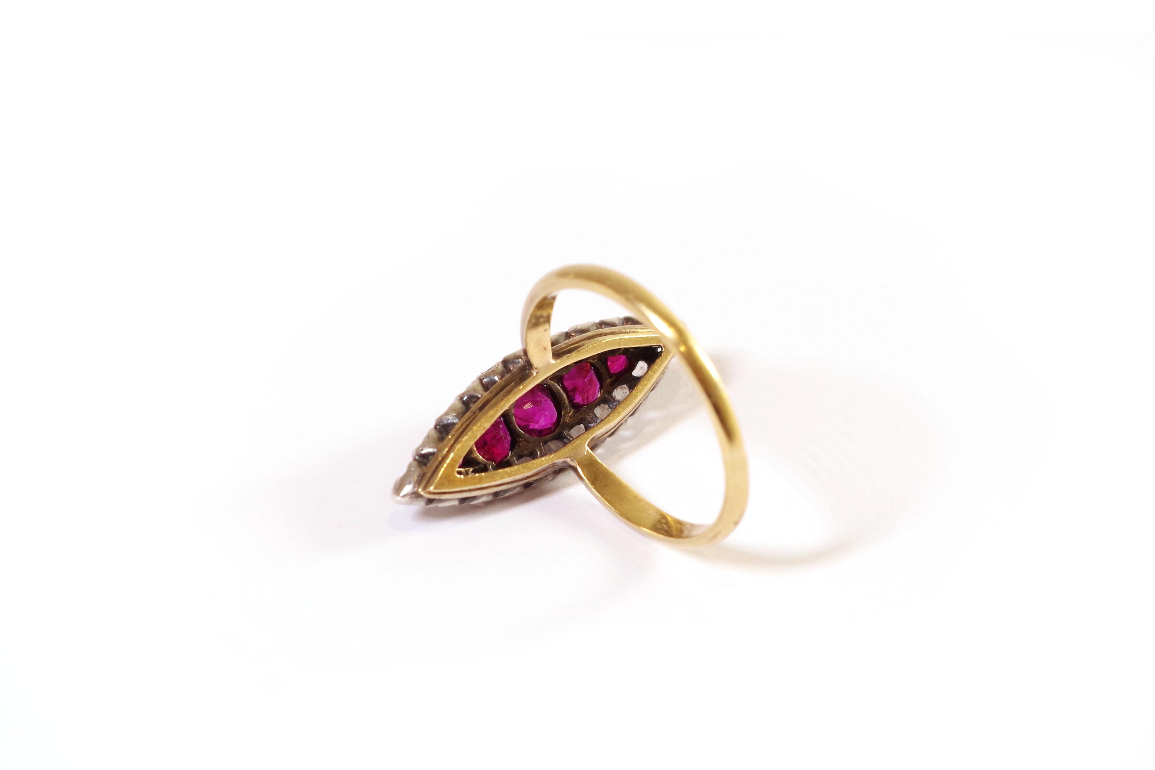 Anillo Belle Epoque de oro de 18 quilates y plata con rubí natural y navette de diamantes en Bueno estado para la venta en PARIS, FR