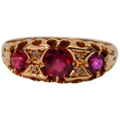 Anillo Eduardiano de Oro Amarillo con Rubí y Diamantes