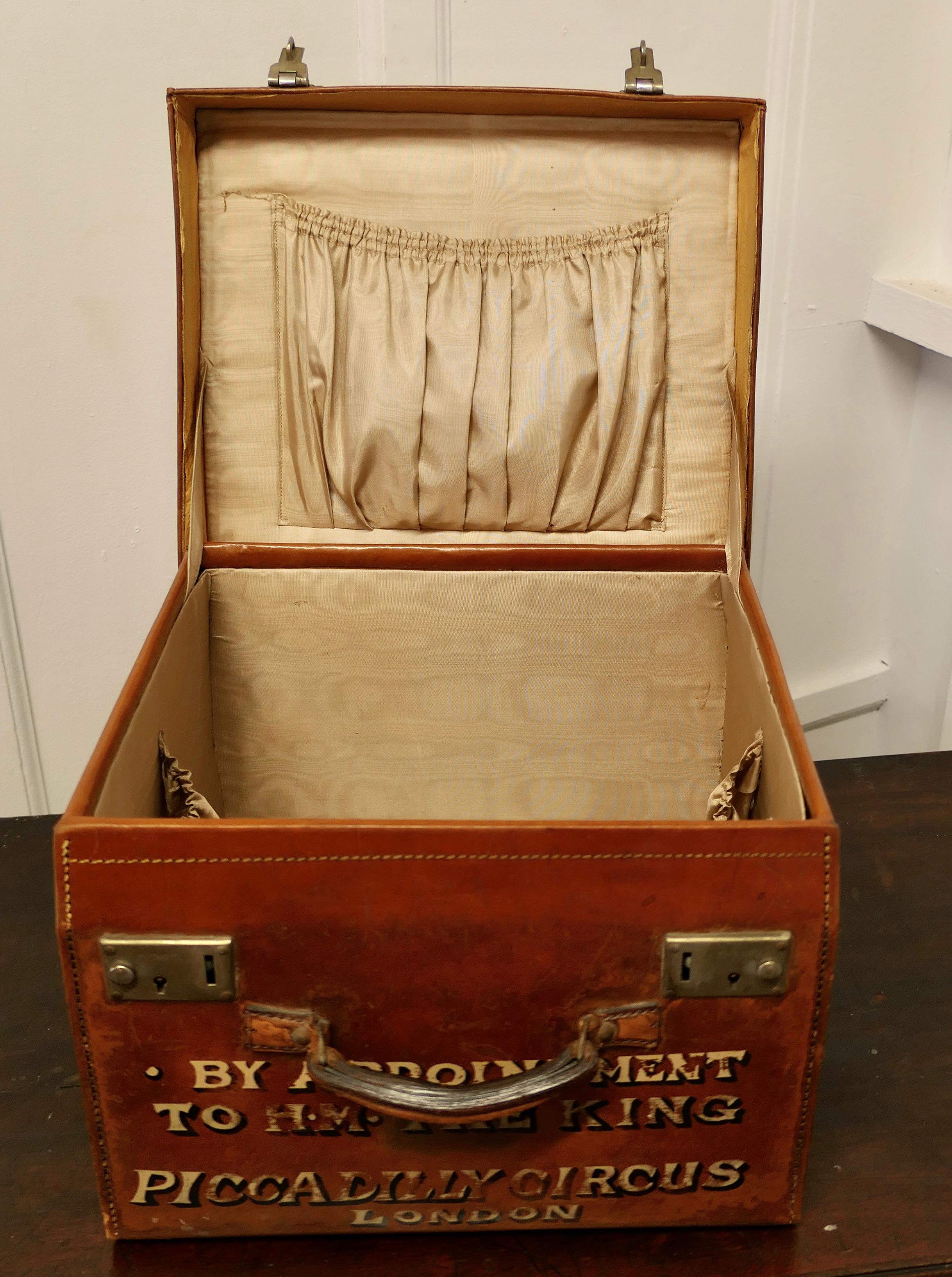 Boîte à chapeaux de vendeur de style édouardien par Drew & Sons Trunk Makers en vente 1