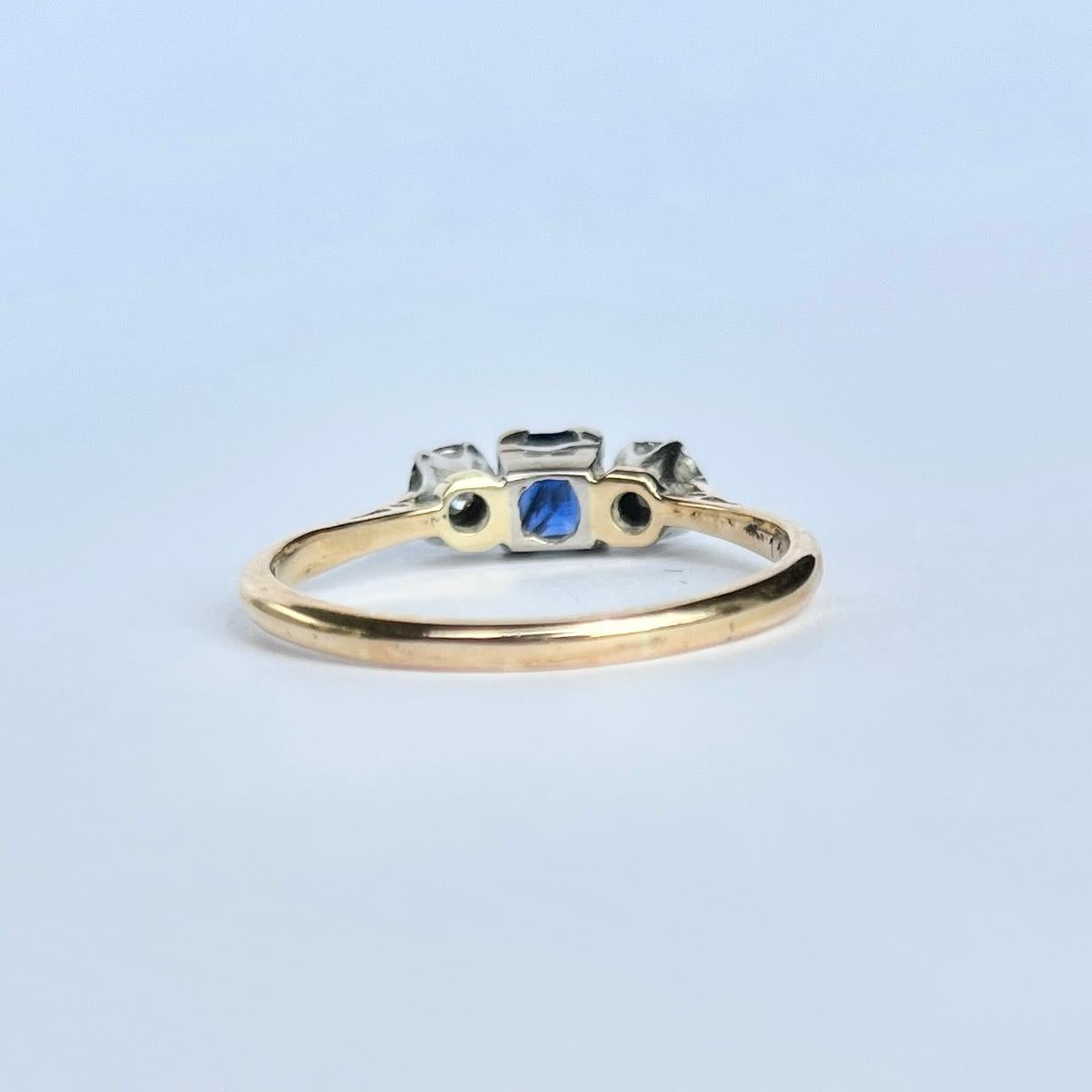 Edwardian Sapphire and Damond 18 Carat Gold Three-Stone Ring In Good Condition For Sale In Chipping Campden, GB