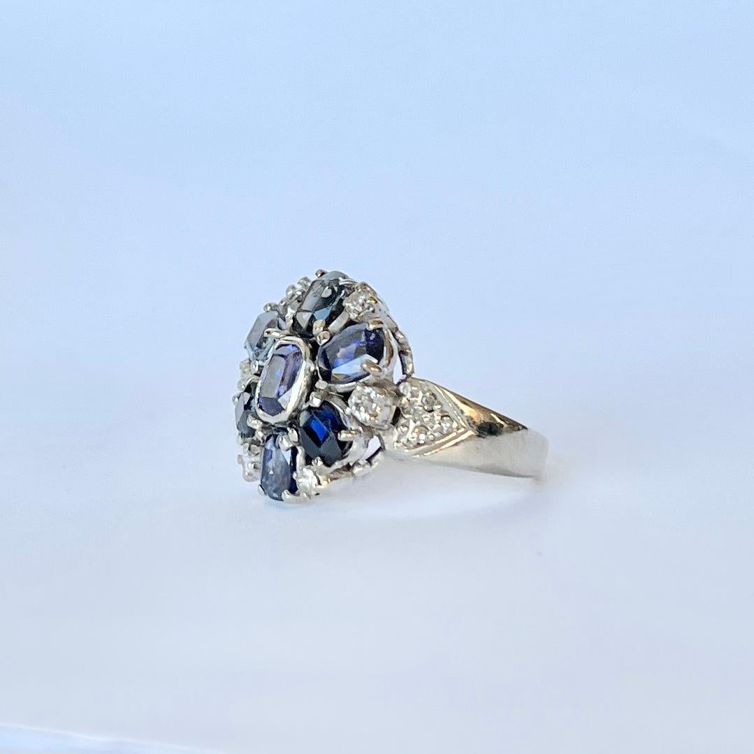 14 Karat Weißgold Cluster-Ring mit edwardianischem Saphir und Diamant im Zustand „Gut“ im Angebot in Chipping Campden, GB