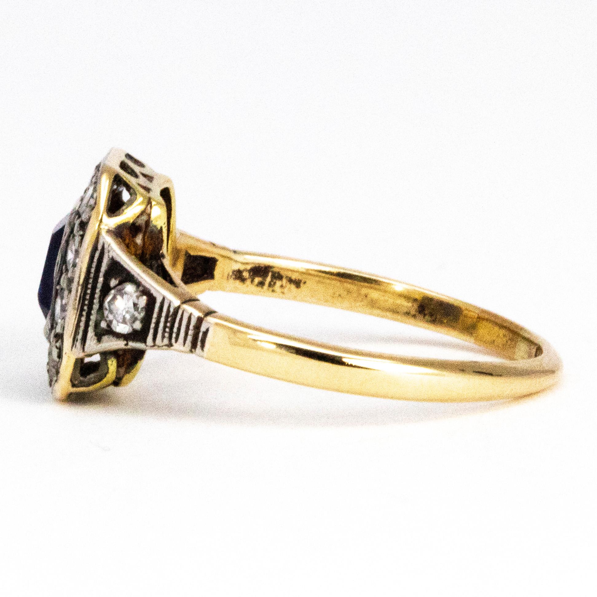 18 Karat Gold Cluster-Ring mit edwardianischem Saphir und Diamant (Edwardian) im Angebot