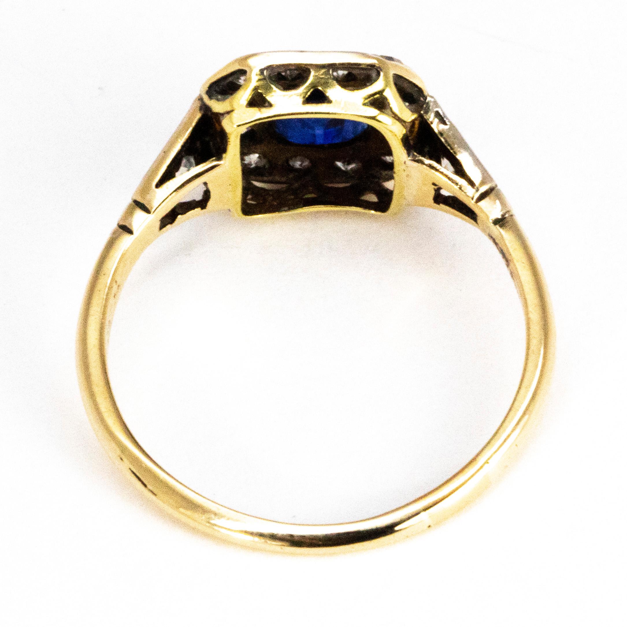 18 Karat Gold Cluster-Ring mit edwardianischem Saphir und Diamant im Zustand „Gut“ im Angebot in Chipping Campden, GB