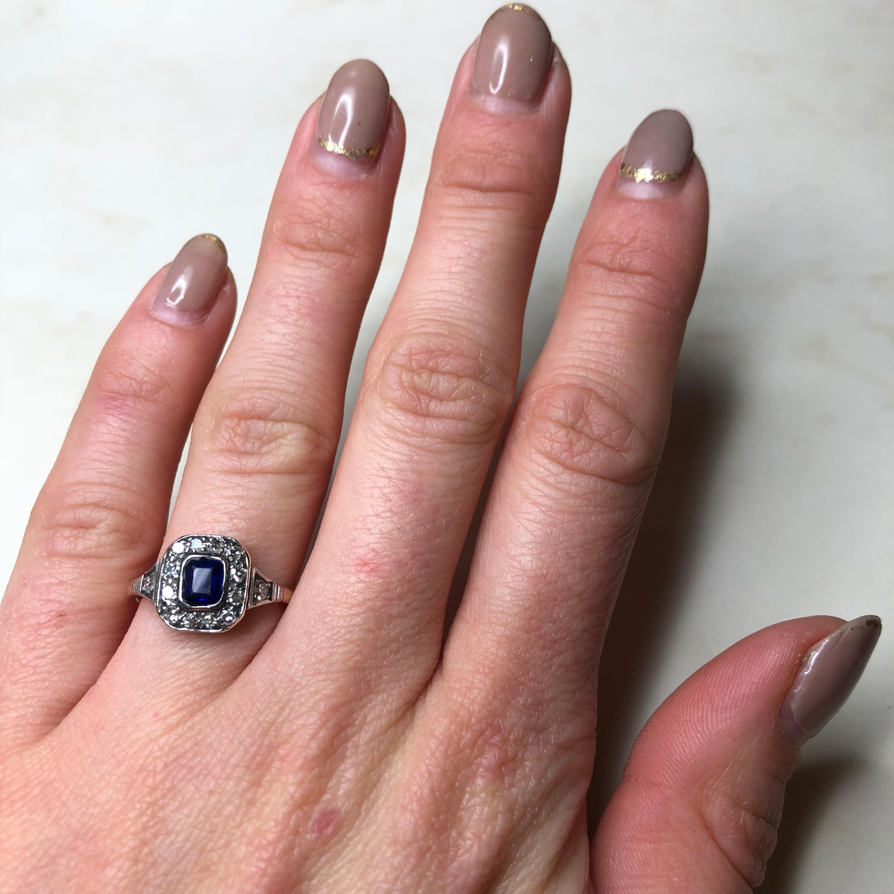 Edwardian Sapphire and Diamond 18 Carat Gold Cluster Ring For Sale 1
