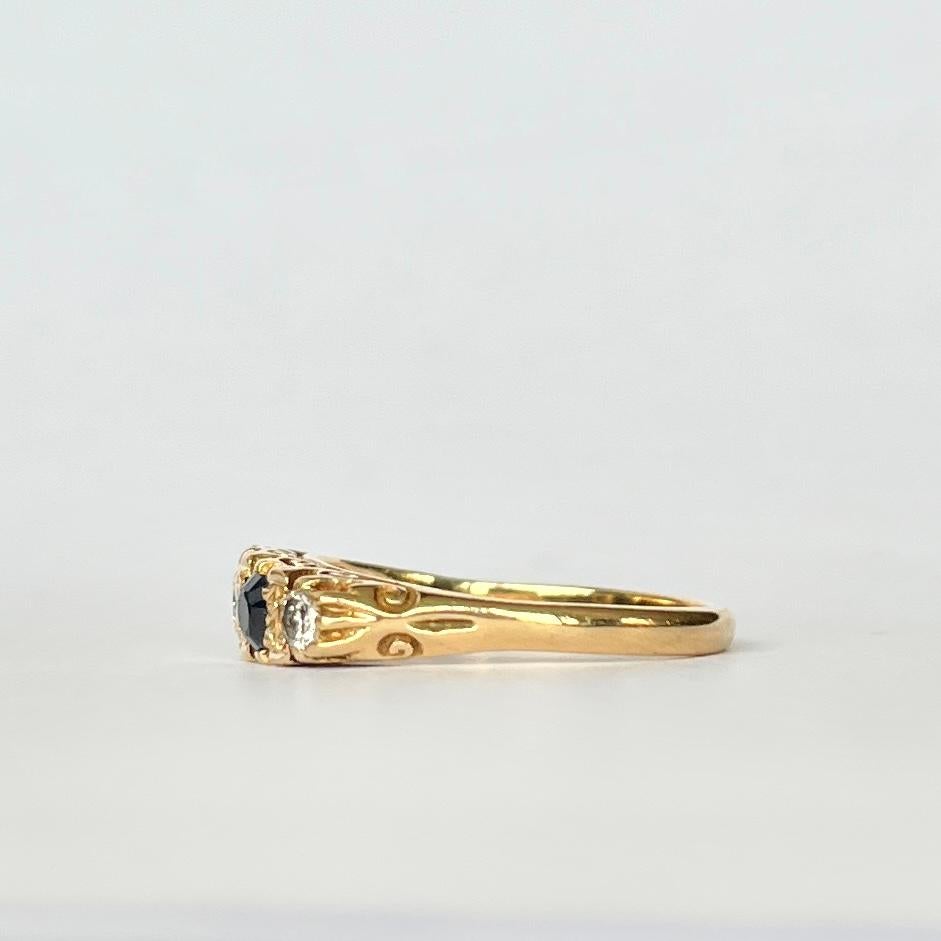 18 Karat Gold Fünf-Stein-Ring, Edwardian Saphir und Diamant im Zustand „Gut“ im Angebot in Chipping Campden, GB