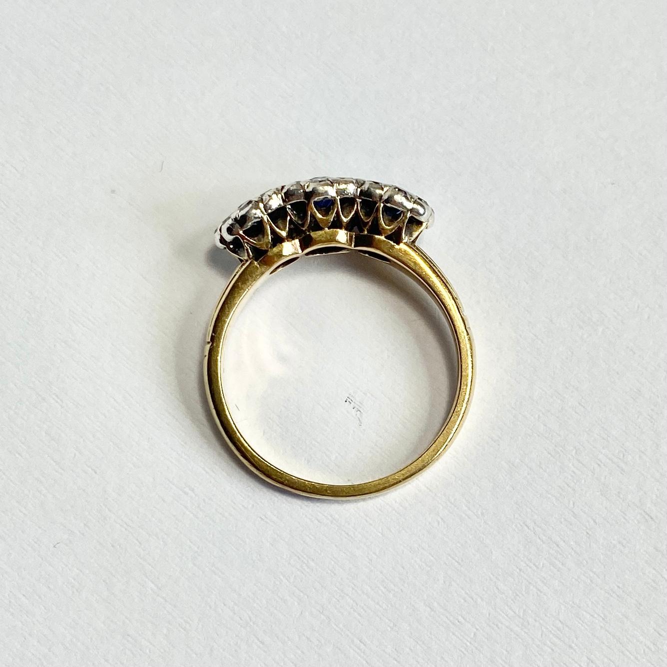 Dreifach-Cluster-Ring aus 18 Karat Gold mit Saphir und Diamant im Edwardian-Stil im Zustand „Gut“ in Chipping Campden, GB