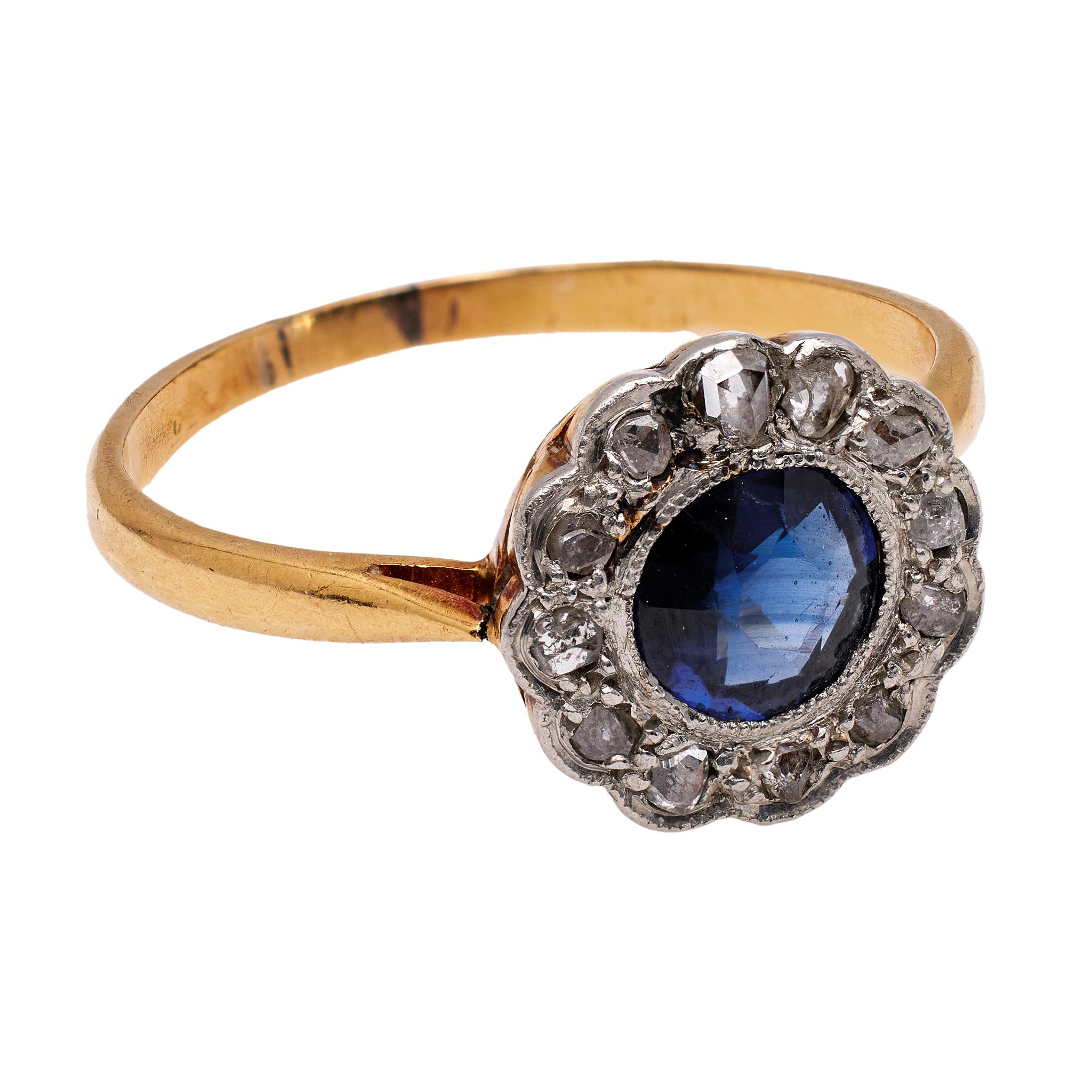 Women's or Men's Edwardian Sapphire and Diamond 18k Yellow Gold Platinum Cluster Ring For Sale