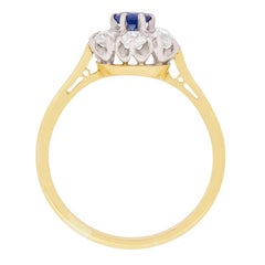 Anillo eduardiano en racimo de zafiros y diamantes, hacia 1910