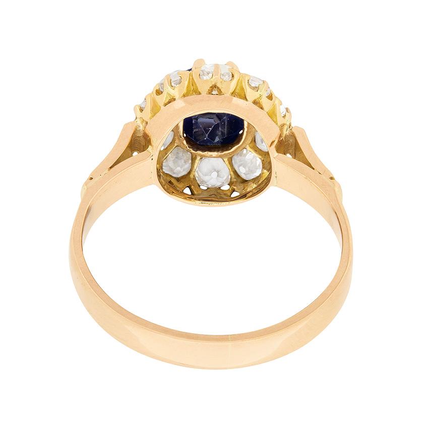 Edwardian Sapphire and Diamond Cluster Ring, circa 1910 In Good Condition In London, GB