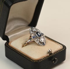Edwardianischer Saphir- und Diamantring. Länglicher Ring aus Platin 18K Gelbgold
