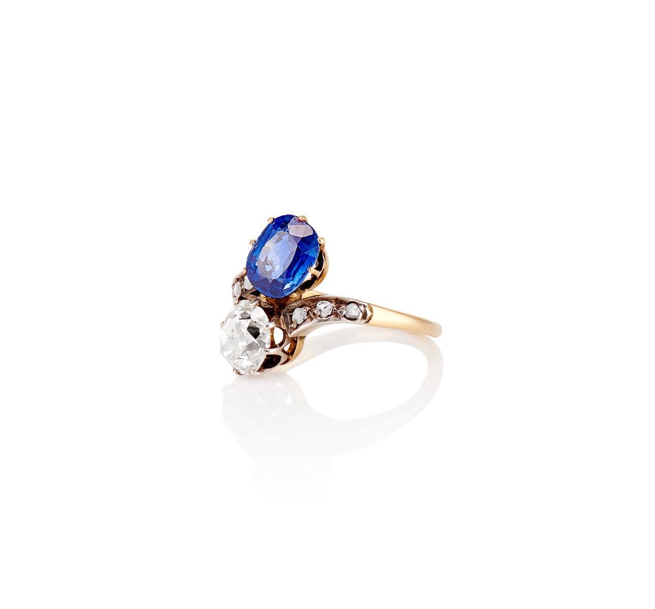 Women's or Men's Edwardian Sapphire and Diamond Toi et Moi Ring - AGL For Sale