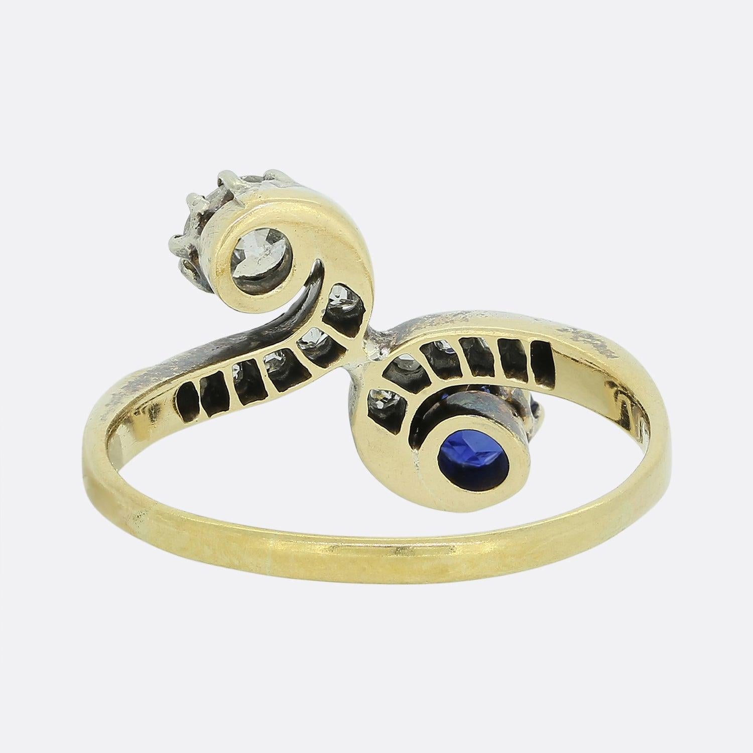 Twist-Ring mit edwardianischem Saphir und Diamant (Rundschliff) im Angebot