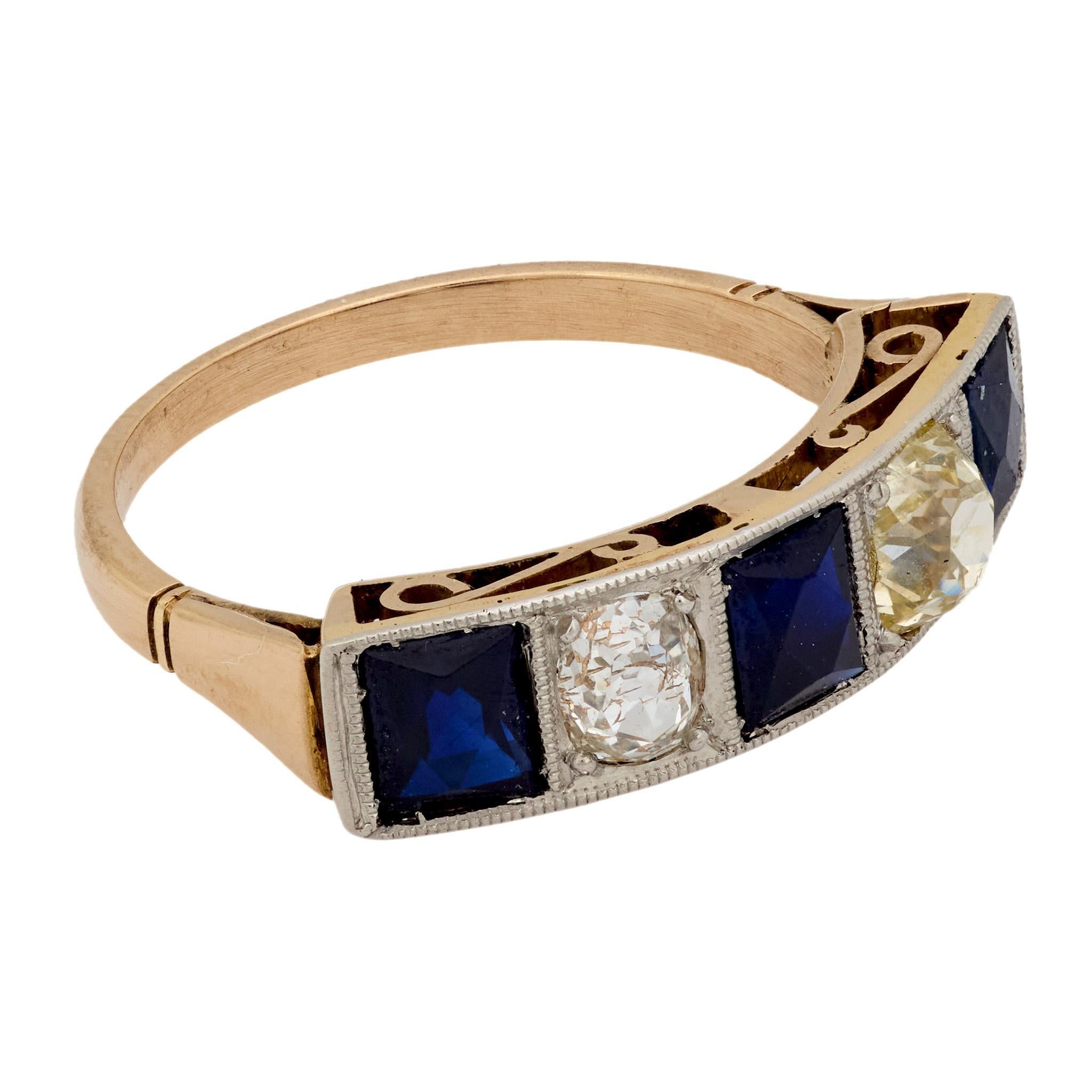 Edoardiano Anello edoardiano con zaffiro e diamante in oro giallo 18 carati con cinque pietre in vendita