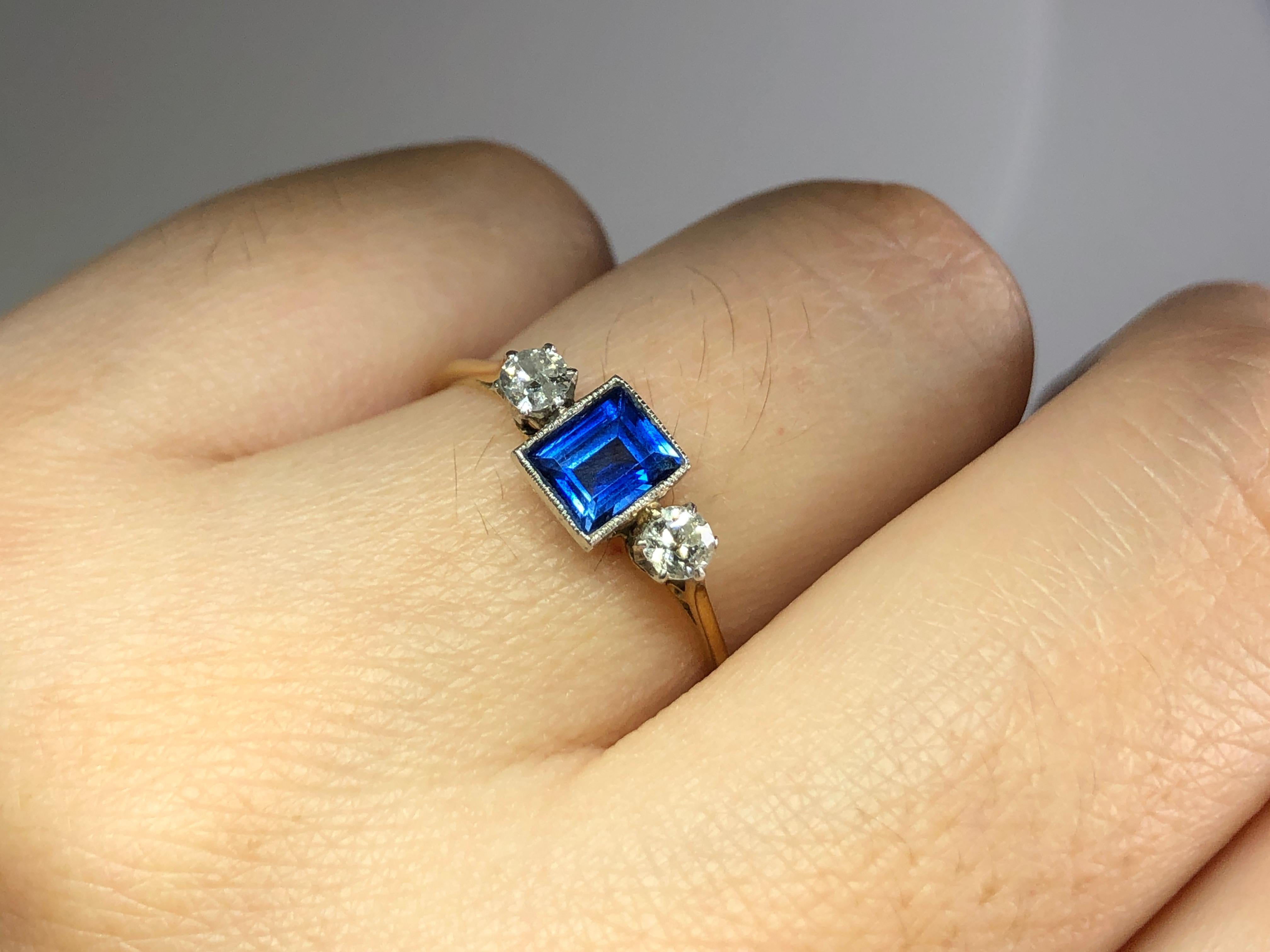 Edwardian Sapphire and Diamond Three-Stone Ring In Excellent Condition In Banbury, GB