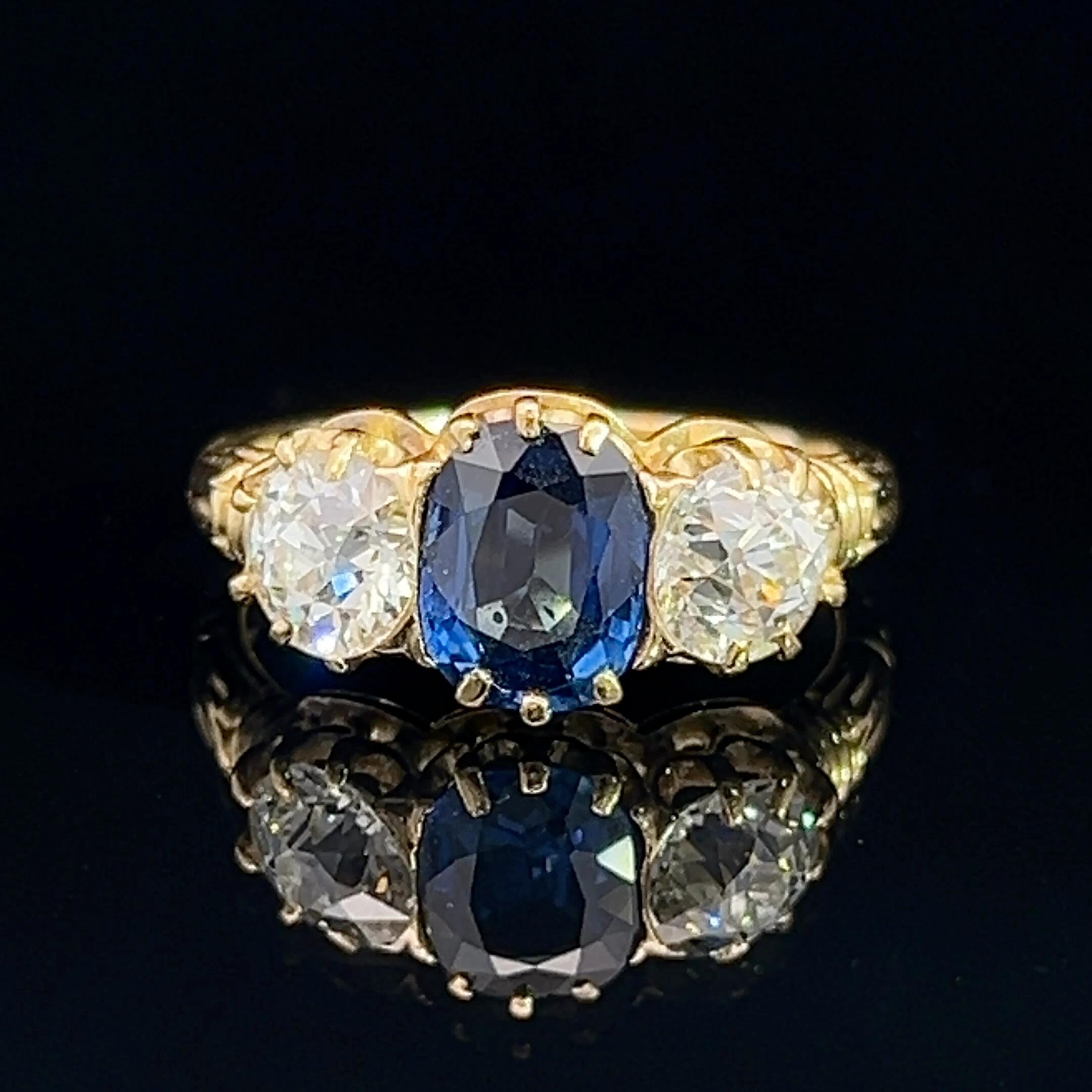 Edwardianischer Saphir & Diamant Drei Stein Ring für Damen oder Herren im Angebot