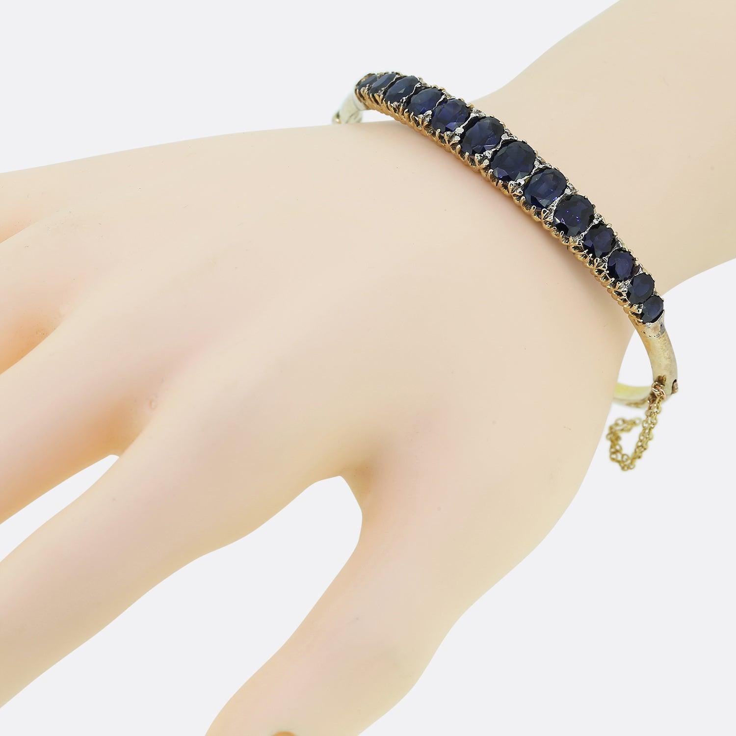 Edwardian Sapphire Hinge Bangle In Good Condition For Sale In London, GB