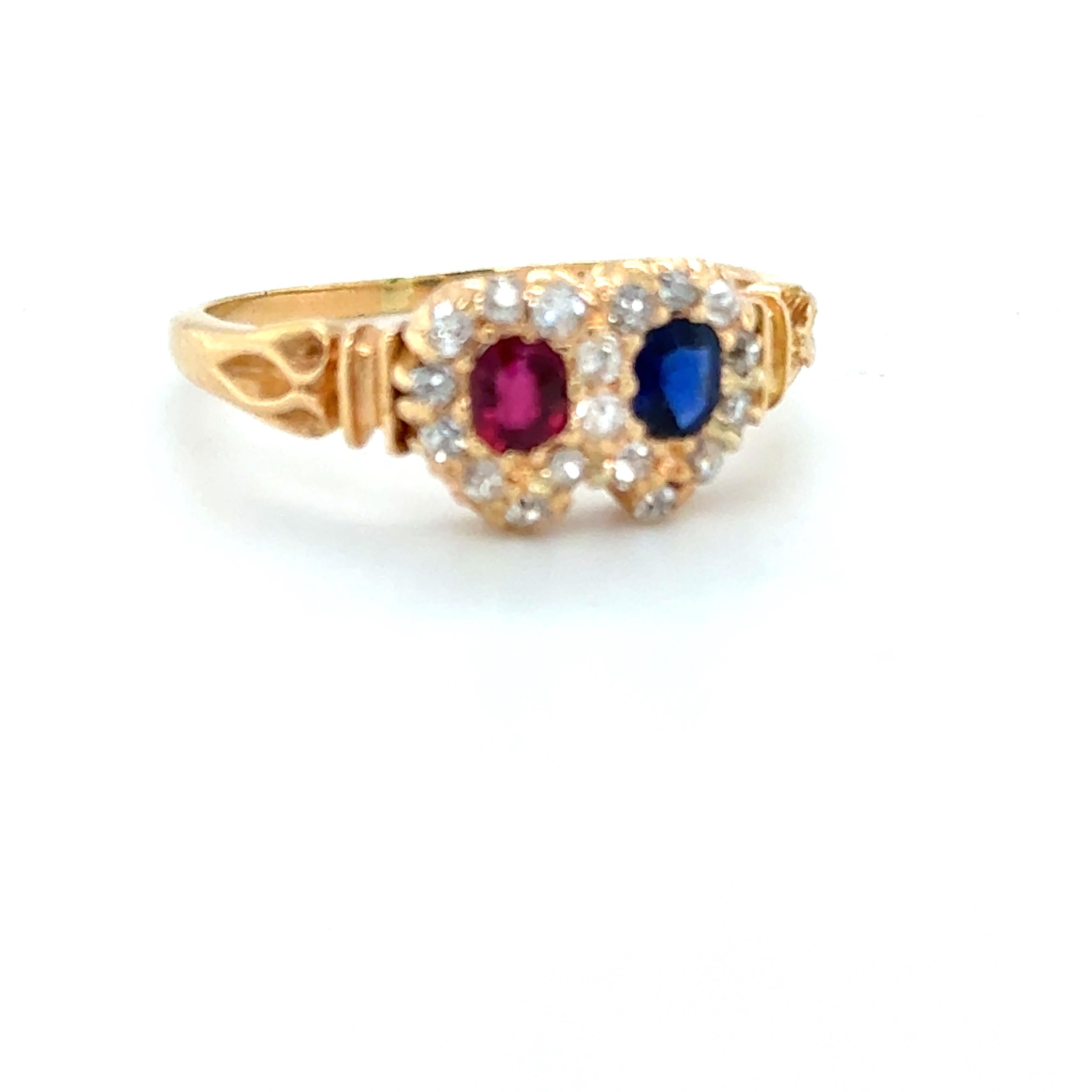Taille ovale Bague édouardienne en or jaune 18 carats saphir rubis diamant Toi et Moi Cluster en vente