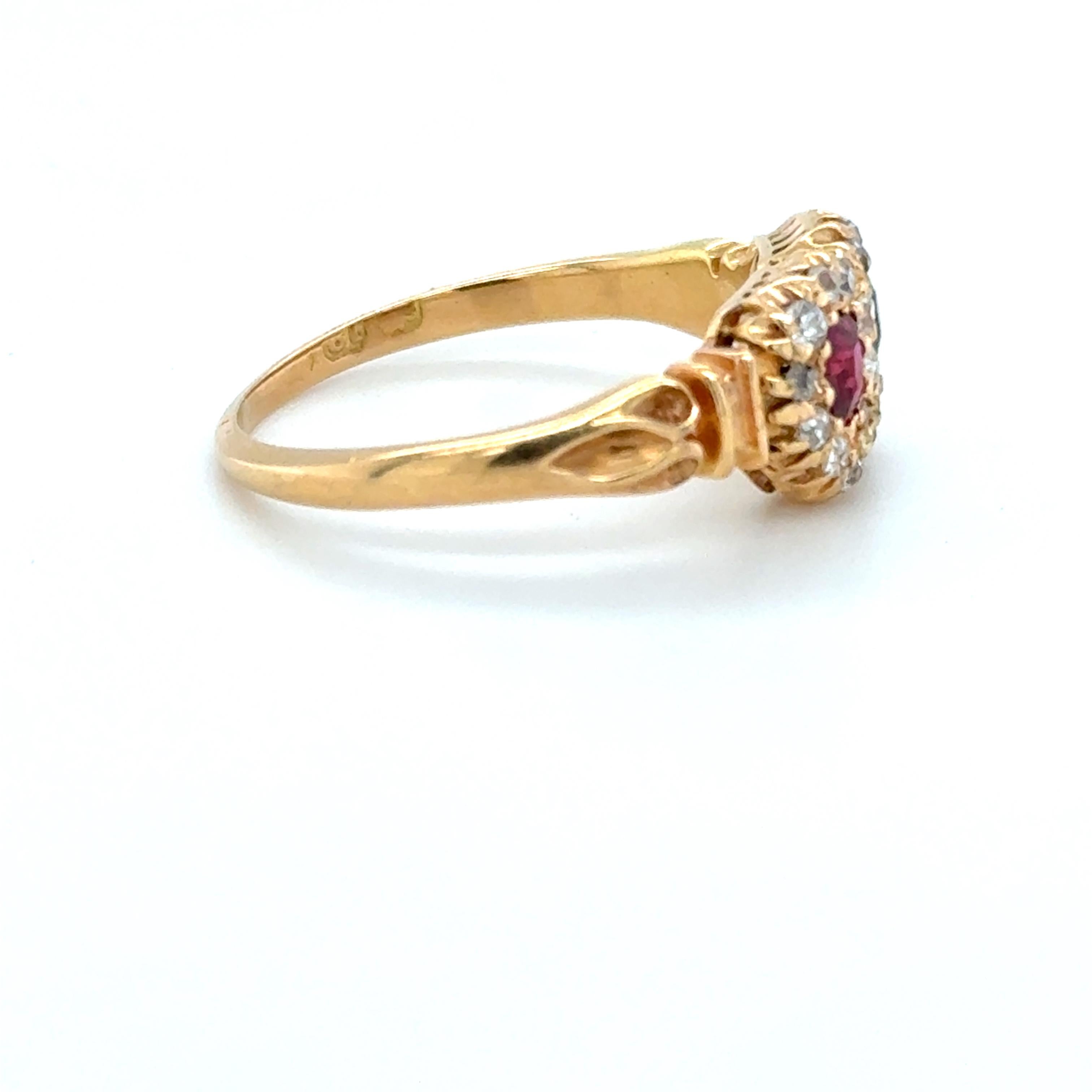 Bague édouardienne en or jaune 18 carats saphir rubis diamant Toi et Moi Cluster Pour femmes en vente