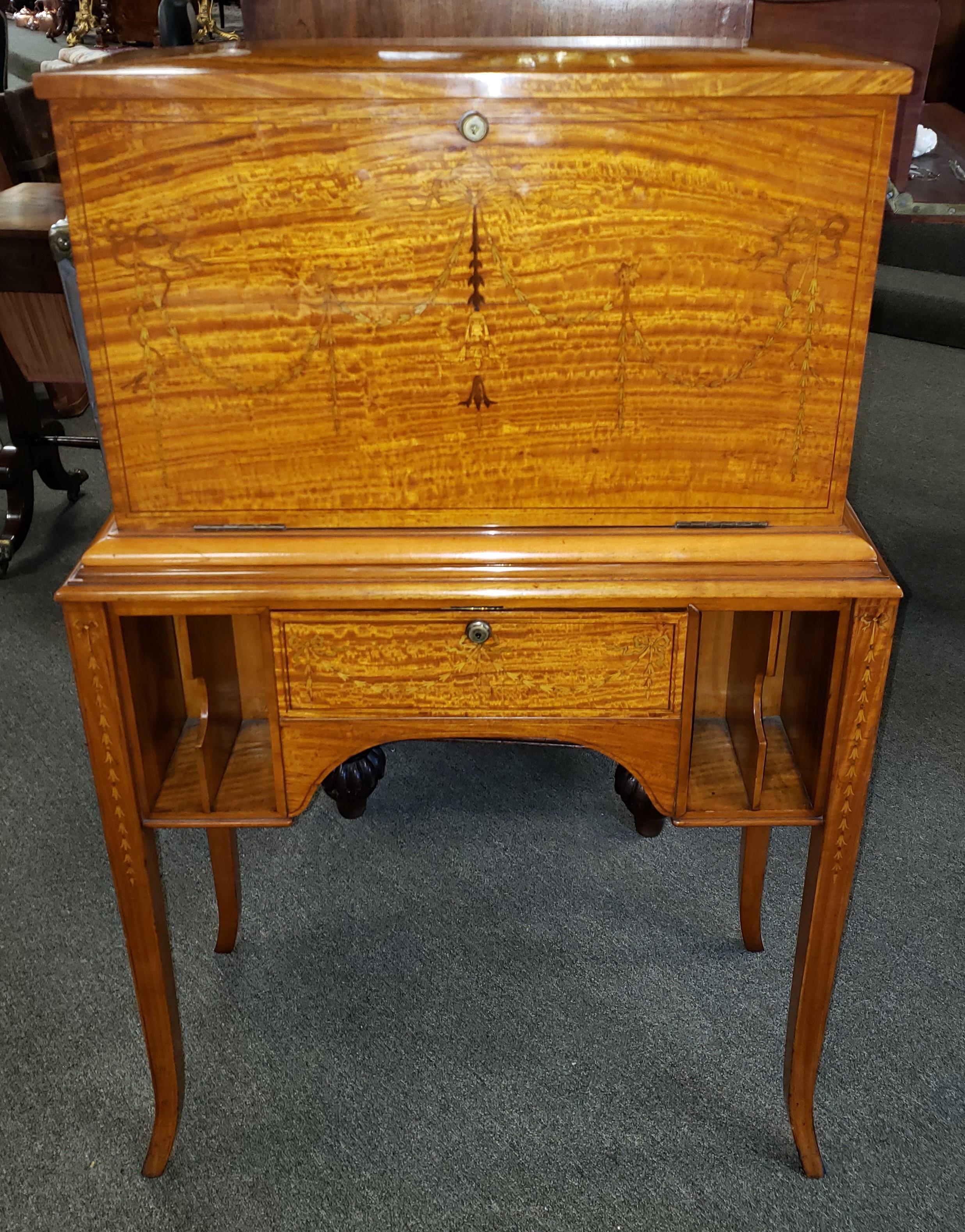 Edwardian Satinwood and Marquetry Traveling Desk Compendium and Stand In Good Condition For Sale In Pawleys Island, SC