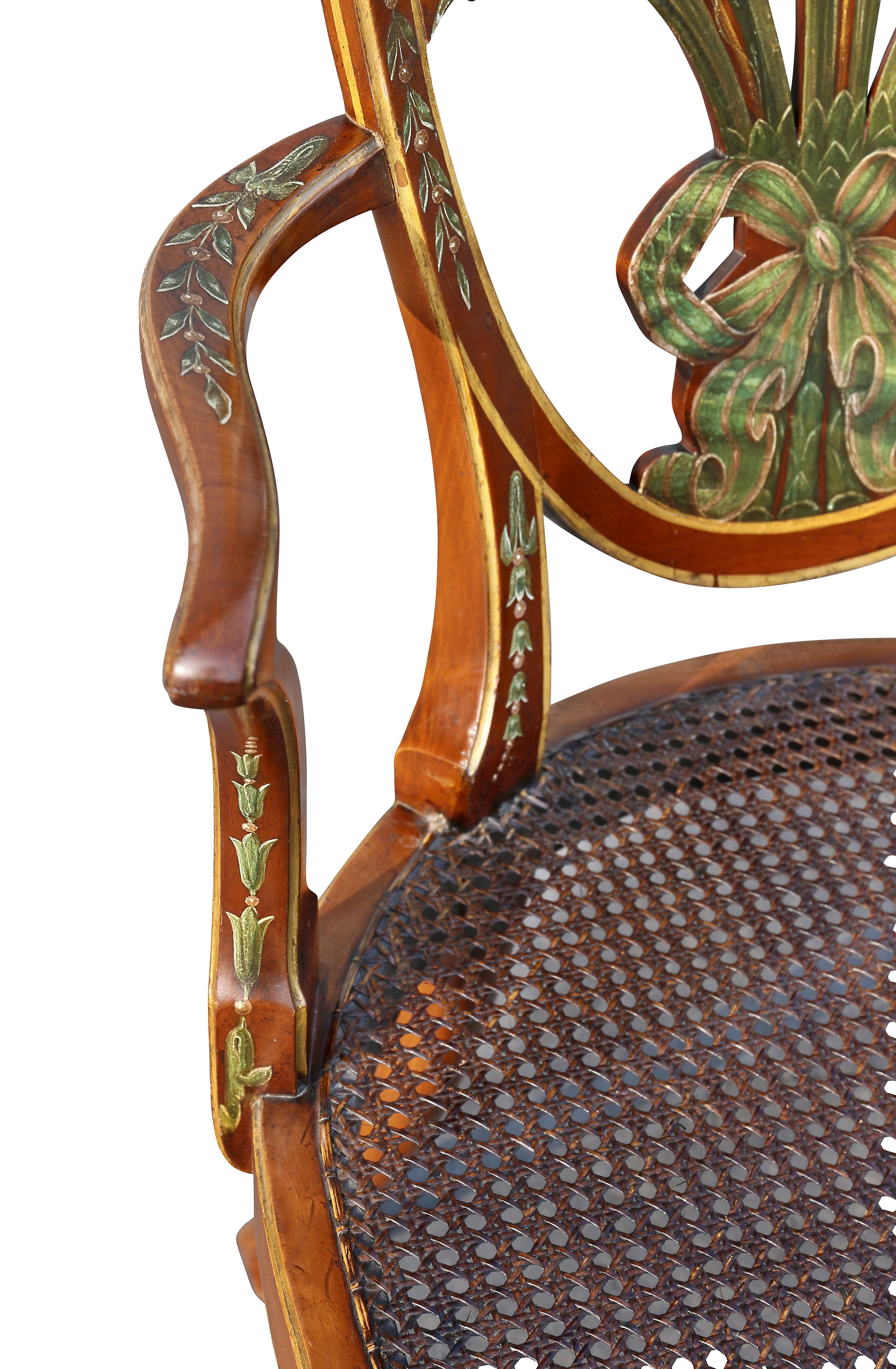 Edwardianischer Armlehnstuhl aus Satinholz und bemalt (Spätes 19. Jahrhundert) im Angebot