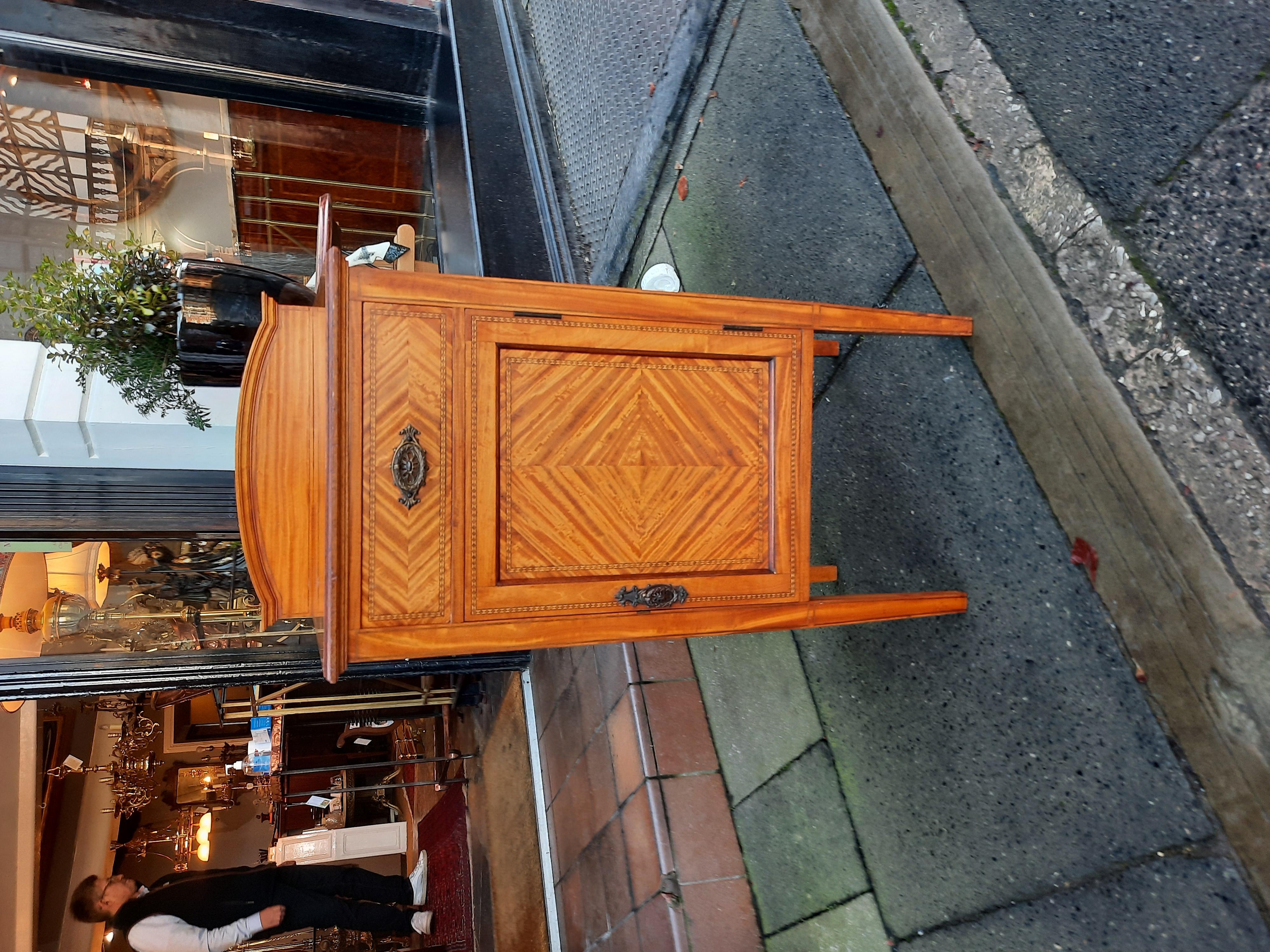 Edwardian satinwood bedside cabinet, with rear upstand, drawer and cupboard and raised on tapered legs of square section - Maple & Co London. Measures: 17