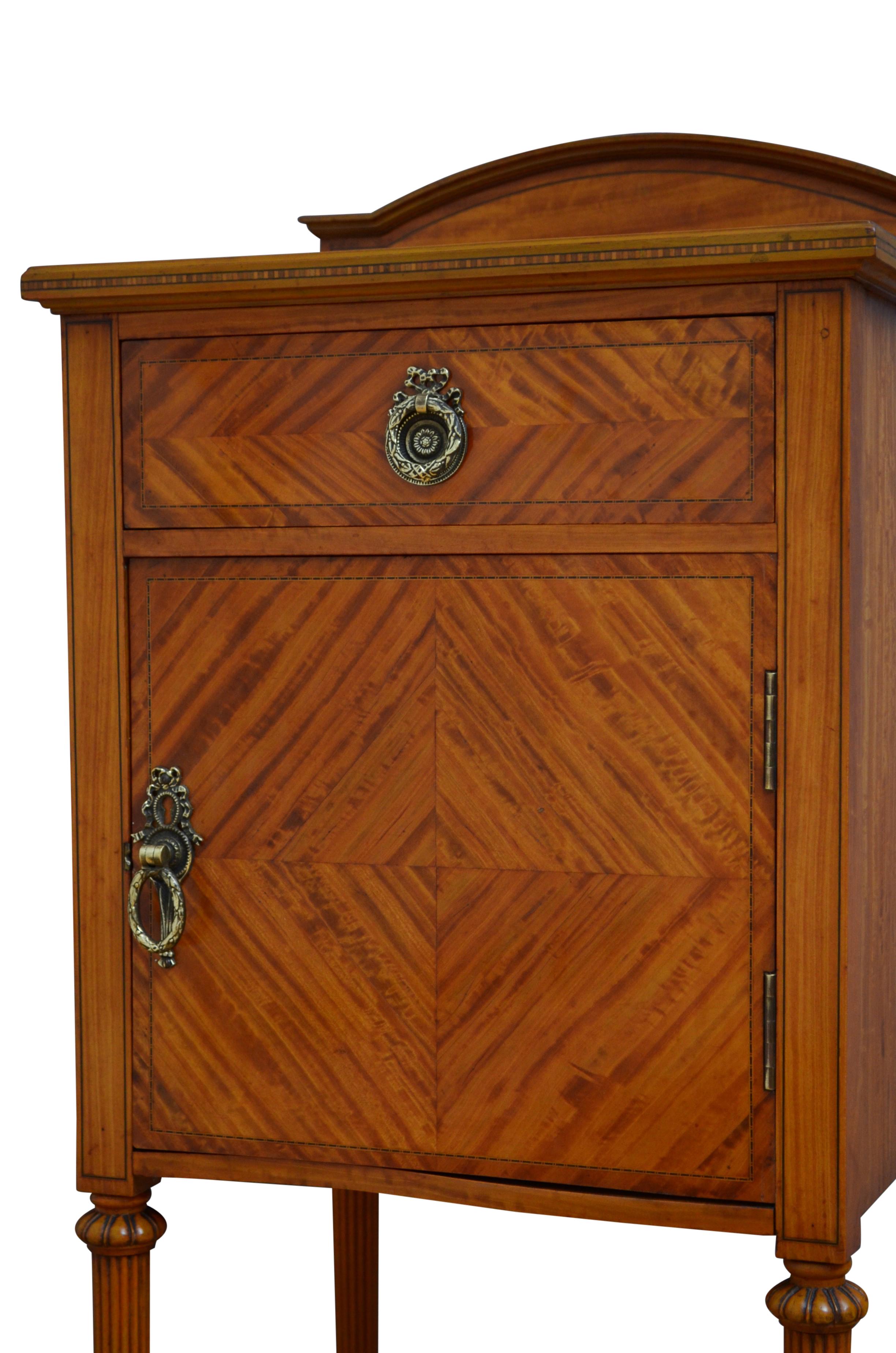 Edwardian Satinwood Bedside Cabinet In Good Condition For Sale In Whaley Bridge, GB
