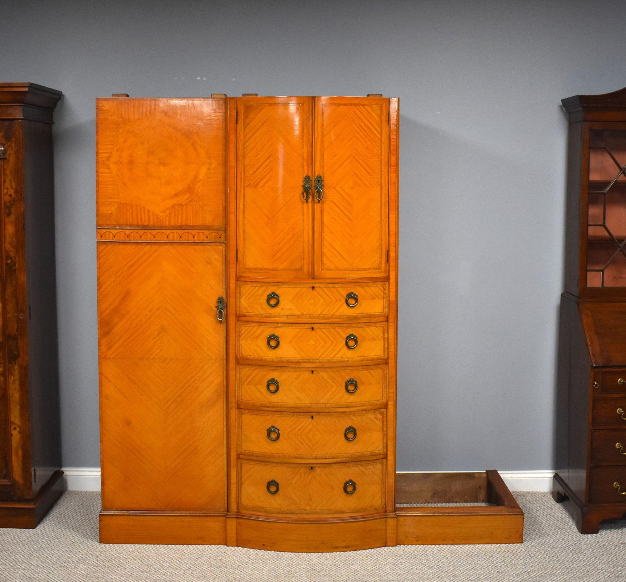 Inglese Armadio a due ante in legno di raso edoardiano