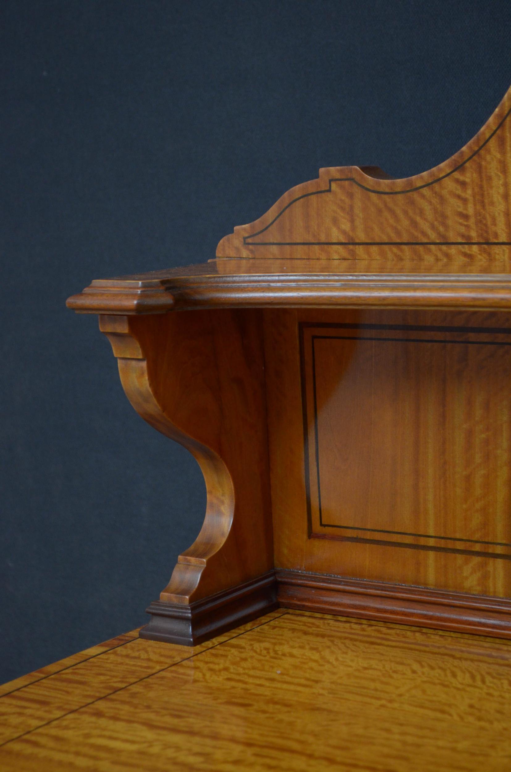 Edwardian Satinwood Dressing Table In Good Condition In Whaley Bridge, GB