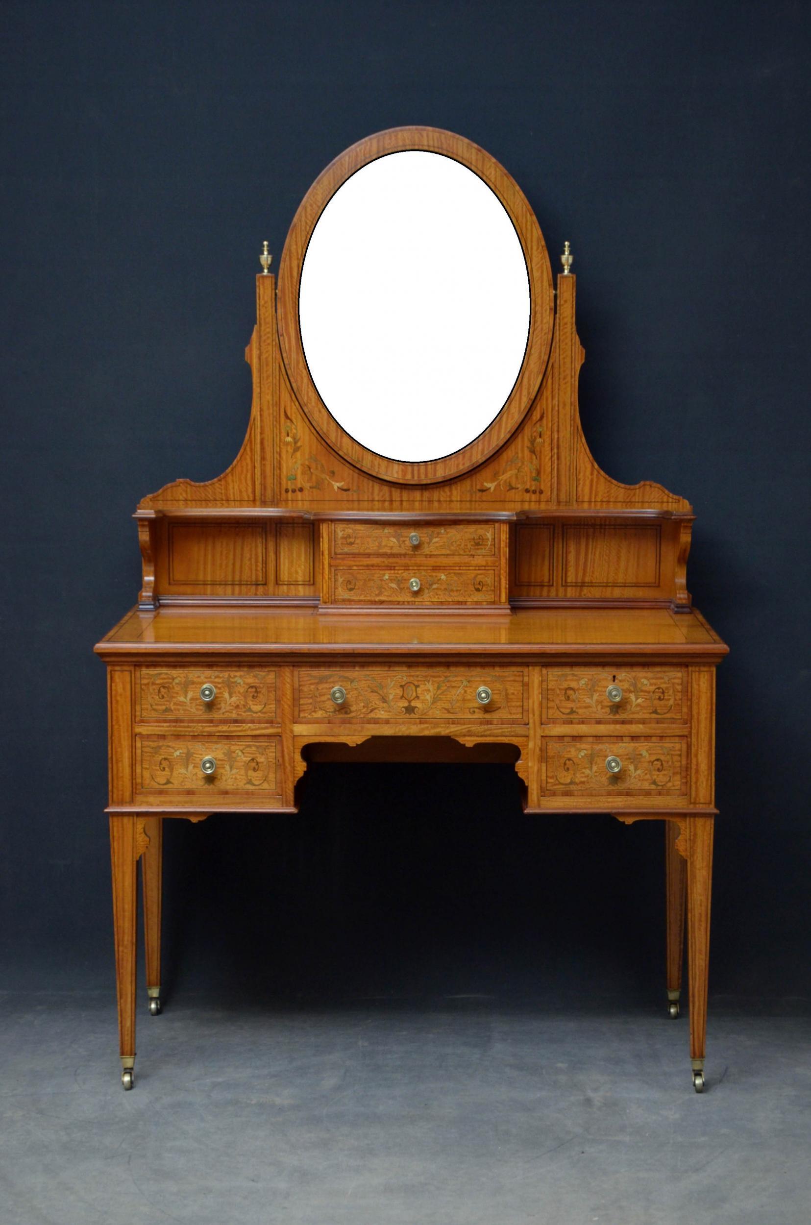 Sn4945 Very attractive Edwardian dressing table in satinwood, having original bevelled edge glass with some foxing in oval frame on shaped and inlaid supports with serpentine shelf above two jewellery drawers. The top having ebonised string inlay