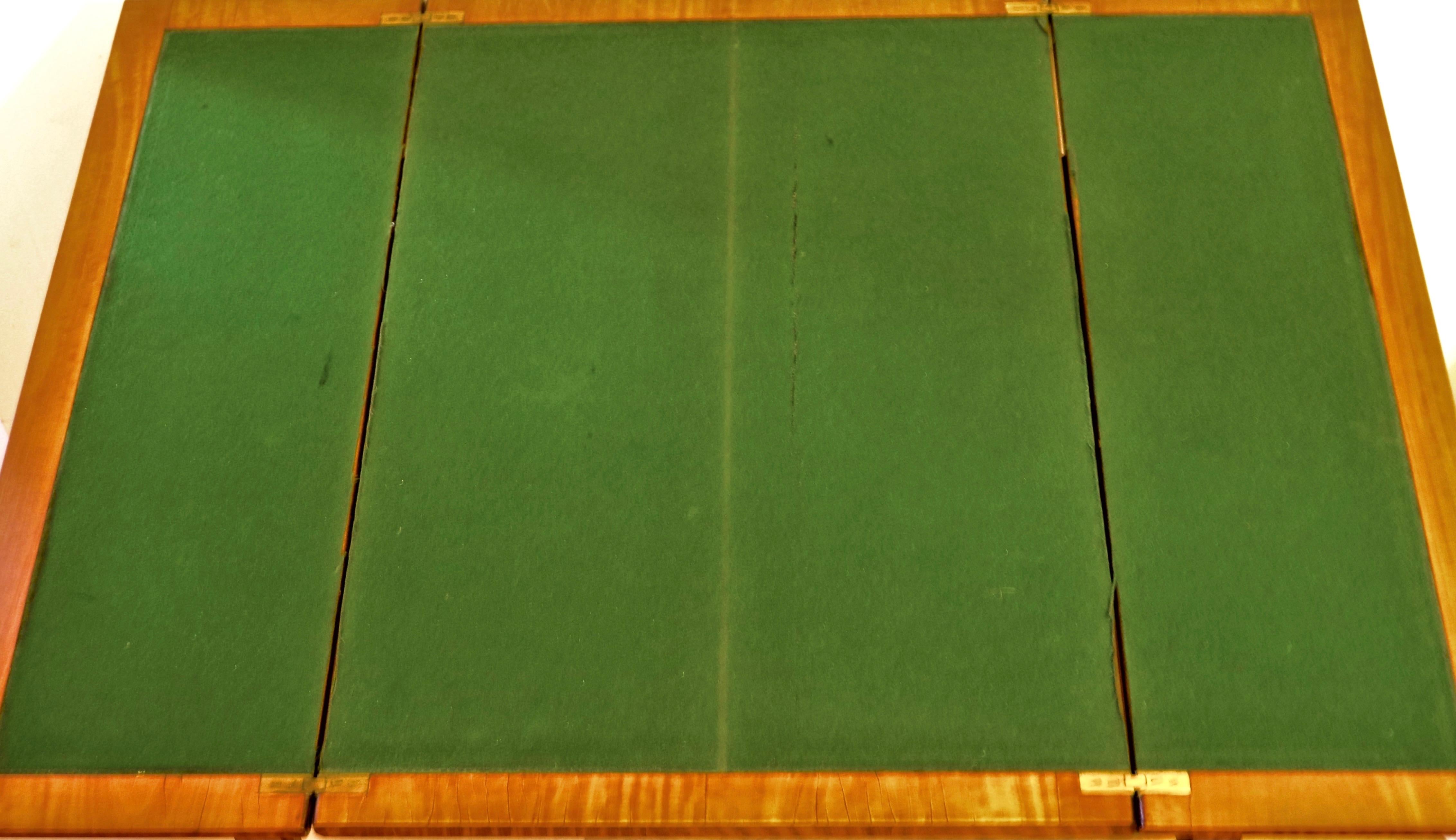 Table de jeu métamorphique édouardienne en bois de citronnier peinte à la main en vente 6