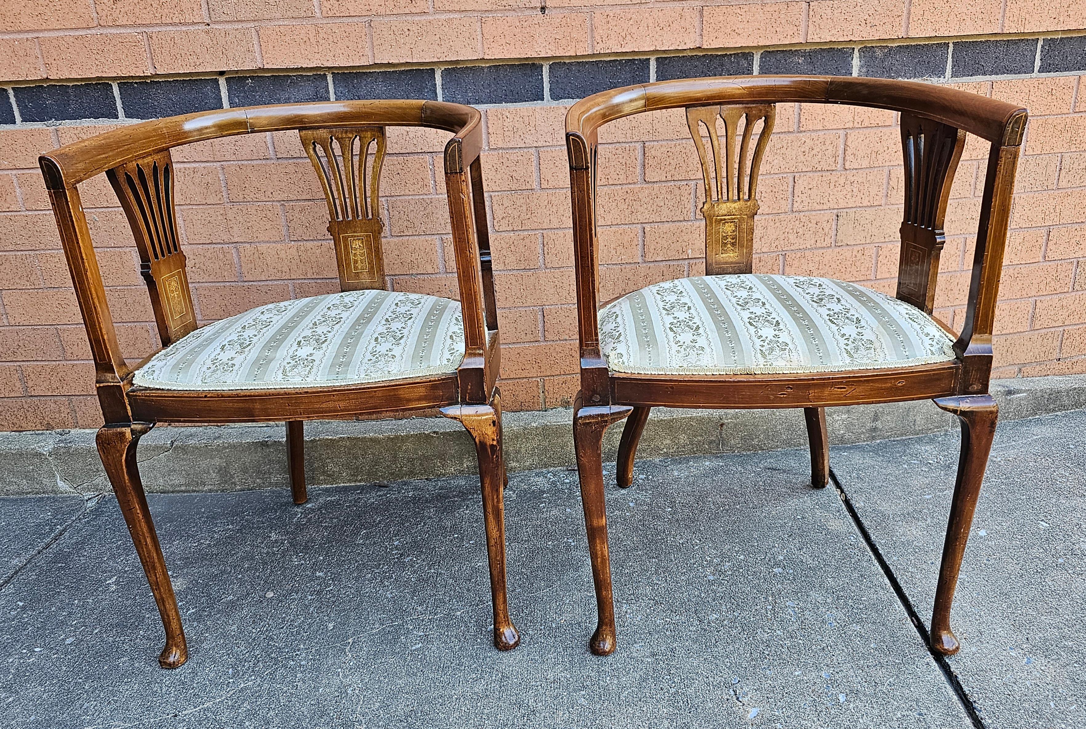 American Edwardian Satinwood Inlaid Mahogany Barrel-Back Upholstered Club Armchairs, Pair For Sale