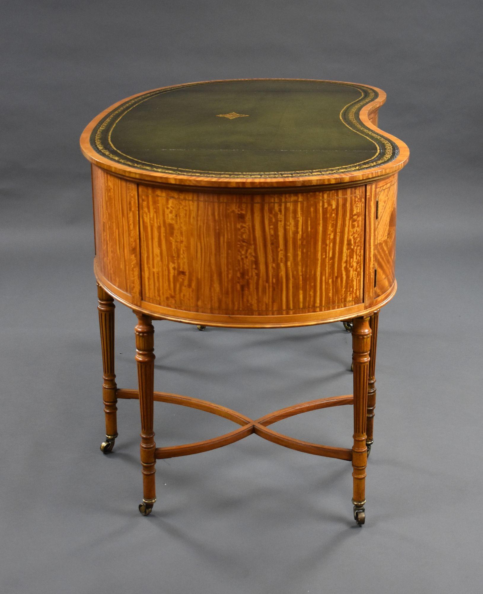 Edwardian Satinwood Kidney Shaped Writing Table In Good Condition For Sale In Chelmsford, Essex