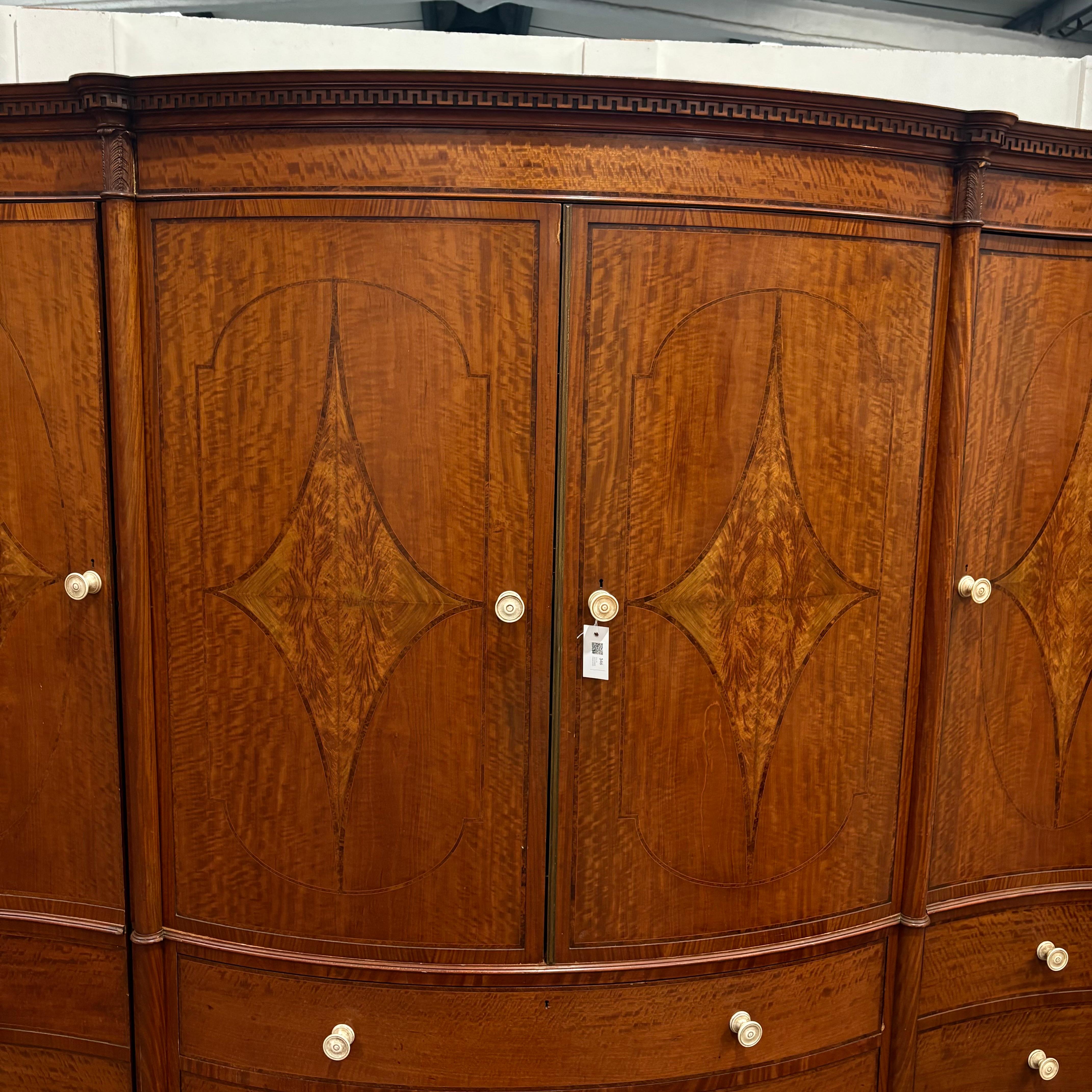 Edwardian Satinwood Garderobe von höchster Qualität (Britisch) im Angebot