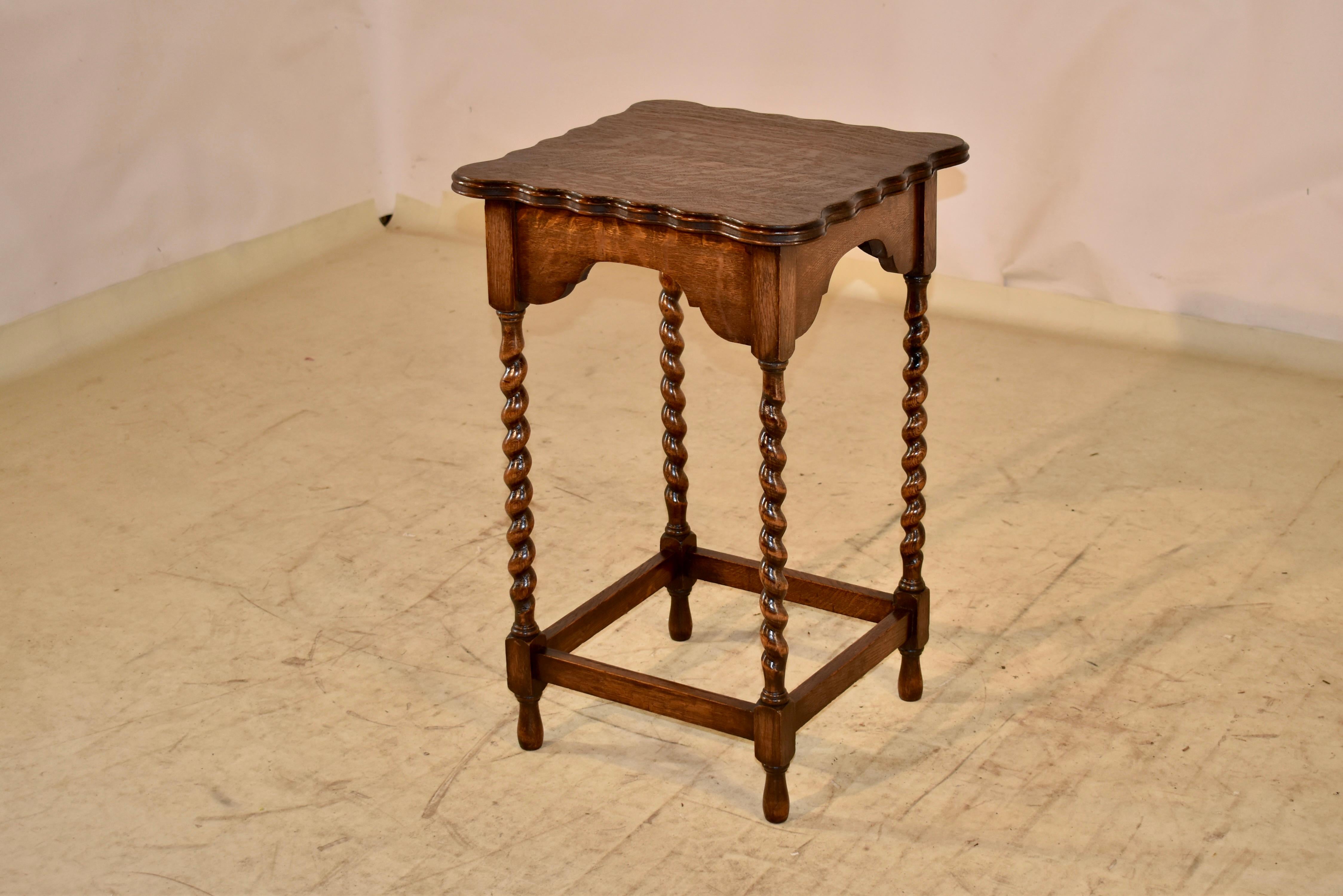 Edwardian Scalloped Side Table, Circa 1900 In Good Condition For Sale In High Point, NC