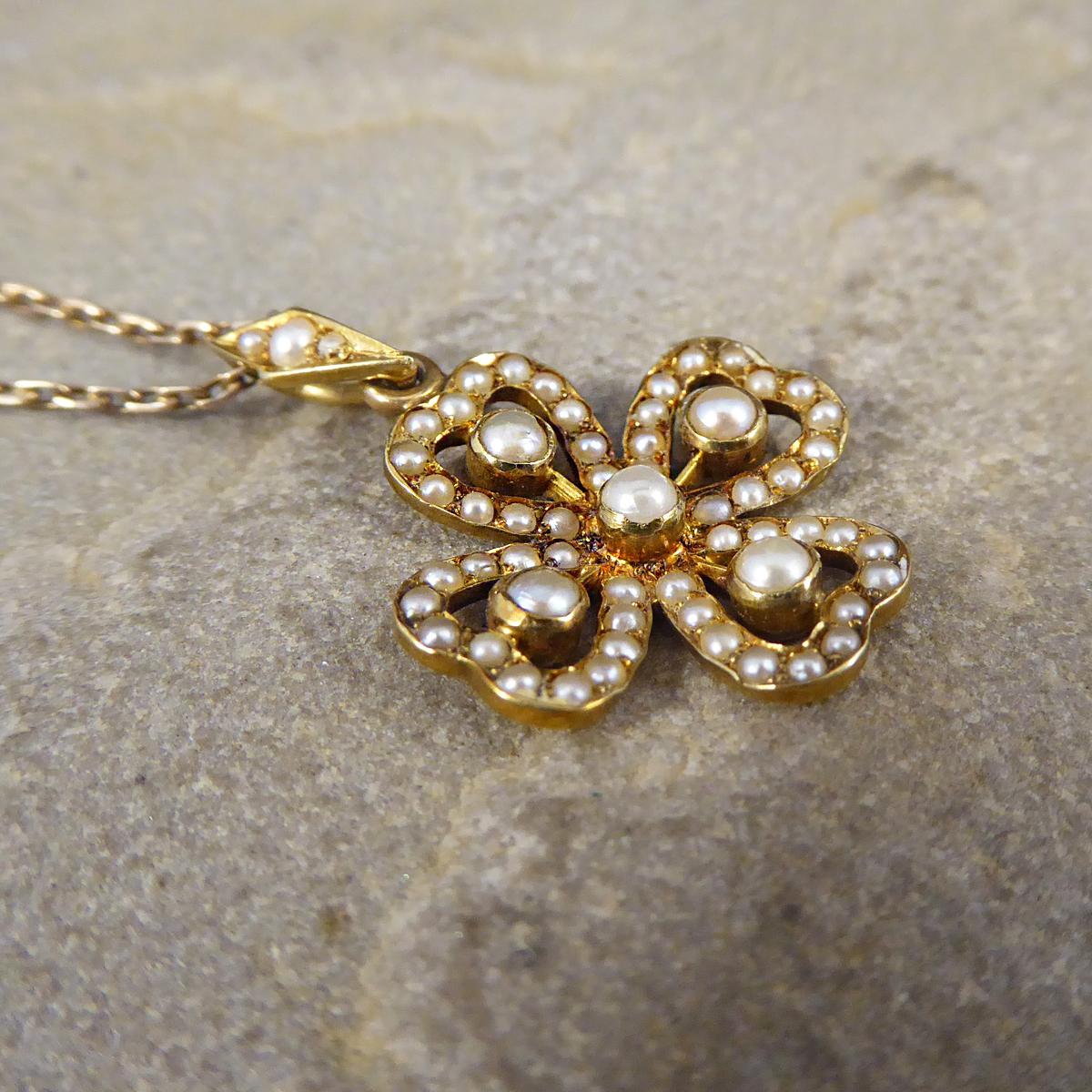 Edwardian Seed Pearl Clover 15 Carat Gold Pendant on 9 Carat Gold Chain In Good Condition In Yorkshire, West Yorkshire