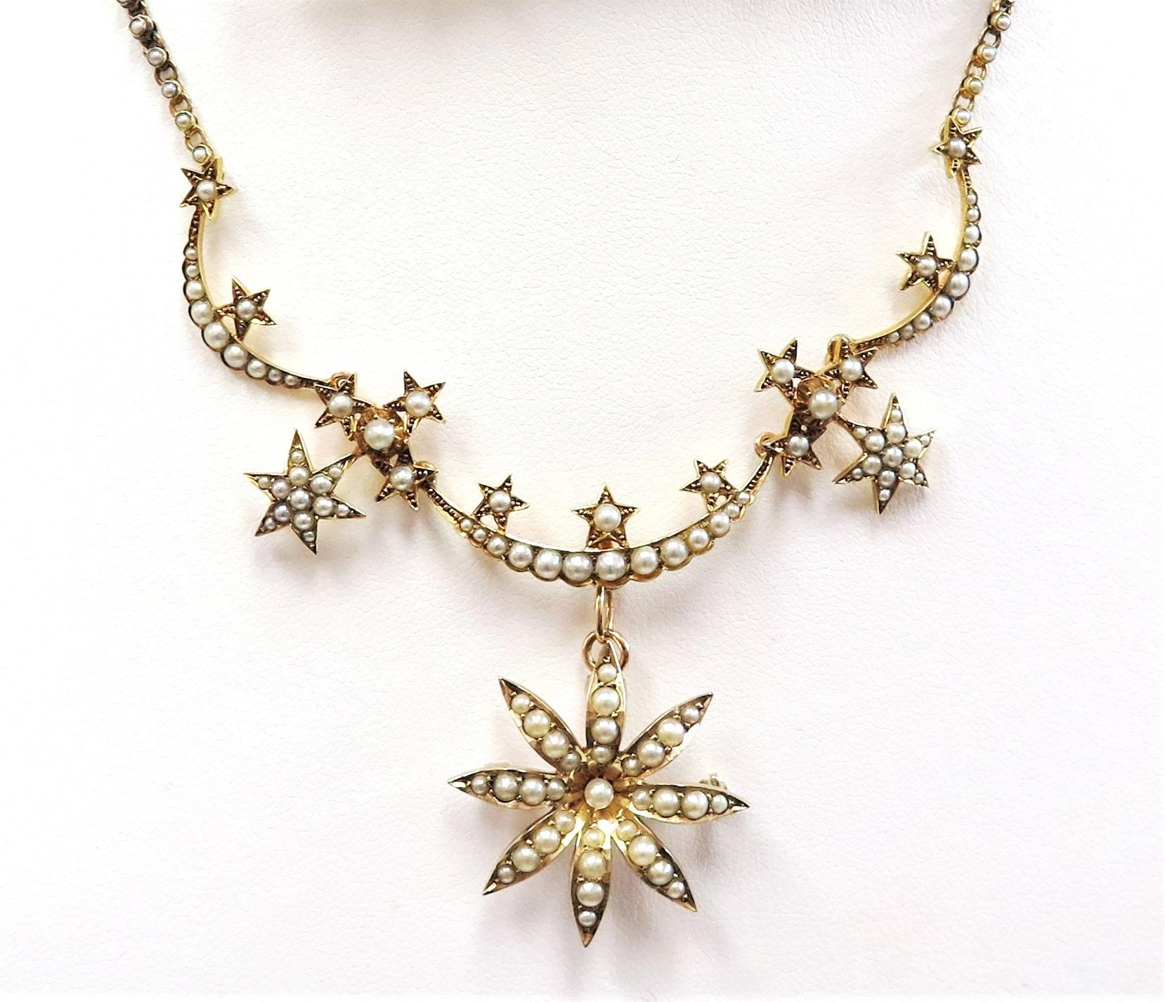 A beautiful and stately necklace in the celebrated Garland Style popular around the turn of the century. The necklace is characteristic of Edwardian fashion, combining luxury with a light, delicate design. The necklace is worked in 15ct gold and set