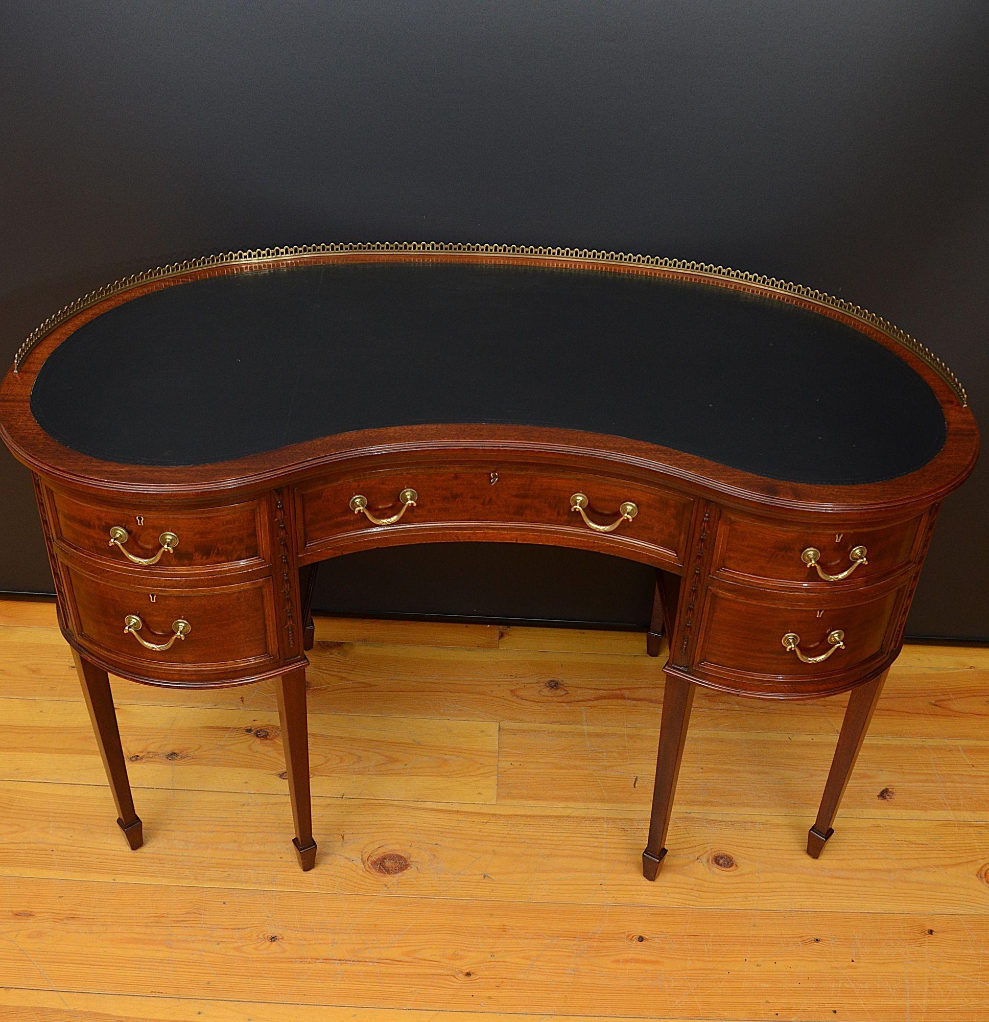 Edwardian Shapland & Petter Mahagoni Niere geformt Schreibtisch c1900 im Angebot 3