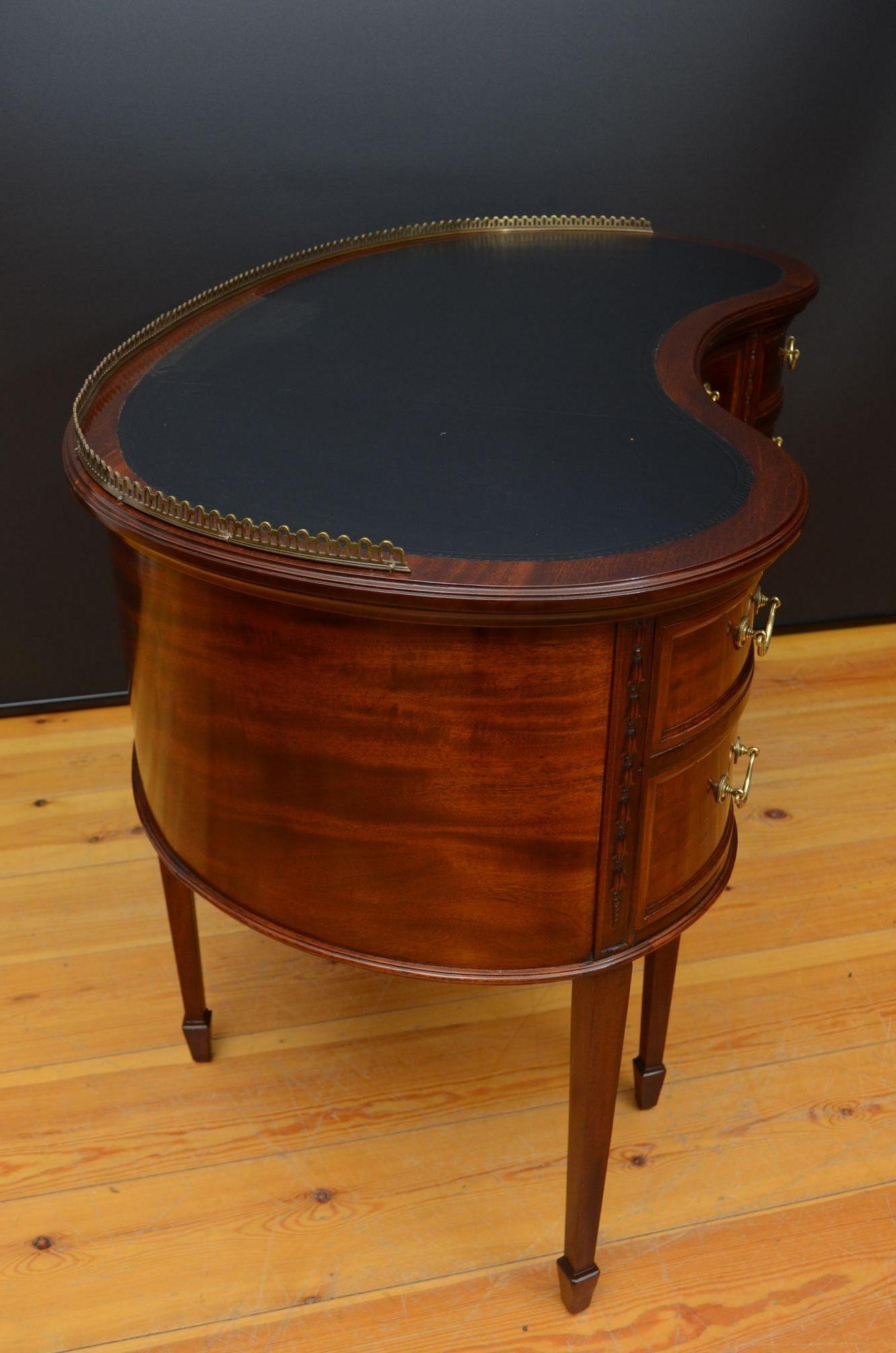 Edwardian Shapland & Petter Mahagoni-Schreibtisch/Schreibtisch in Knochenform aus Mahagoni im Zustand „Gut“ im Angebot in Whaley Bridge, GB