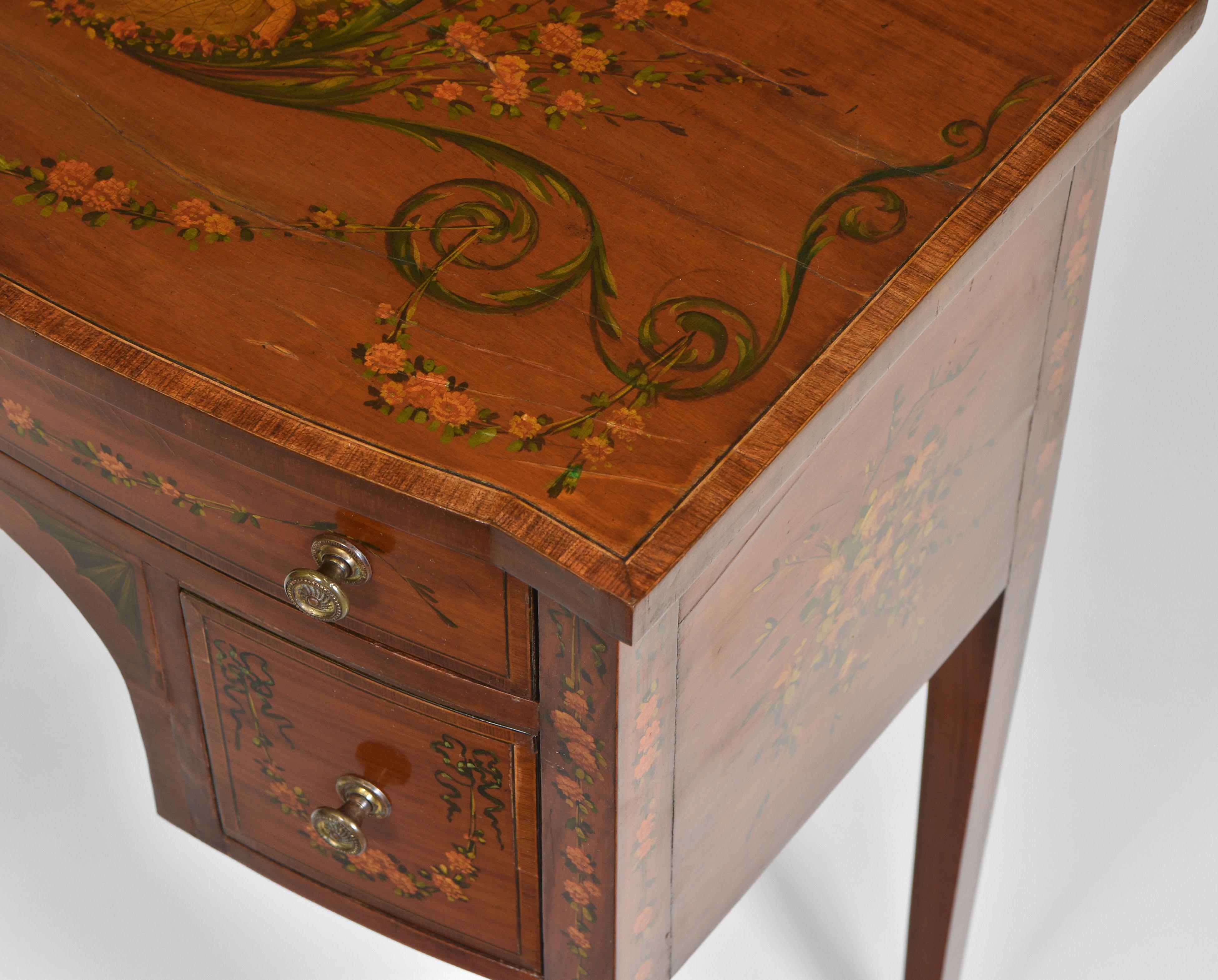 Mesita auxiliar eduardiana de madera satinada pintada Sheraton Revival en venta 1